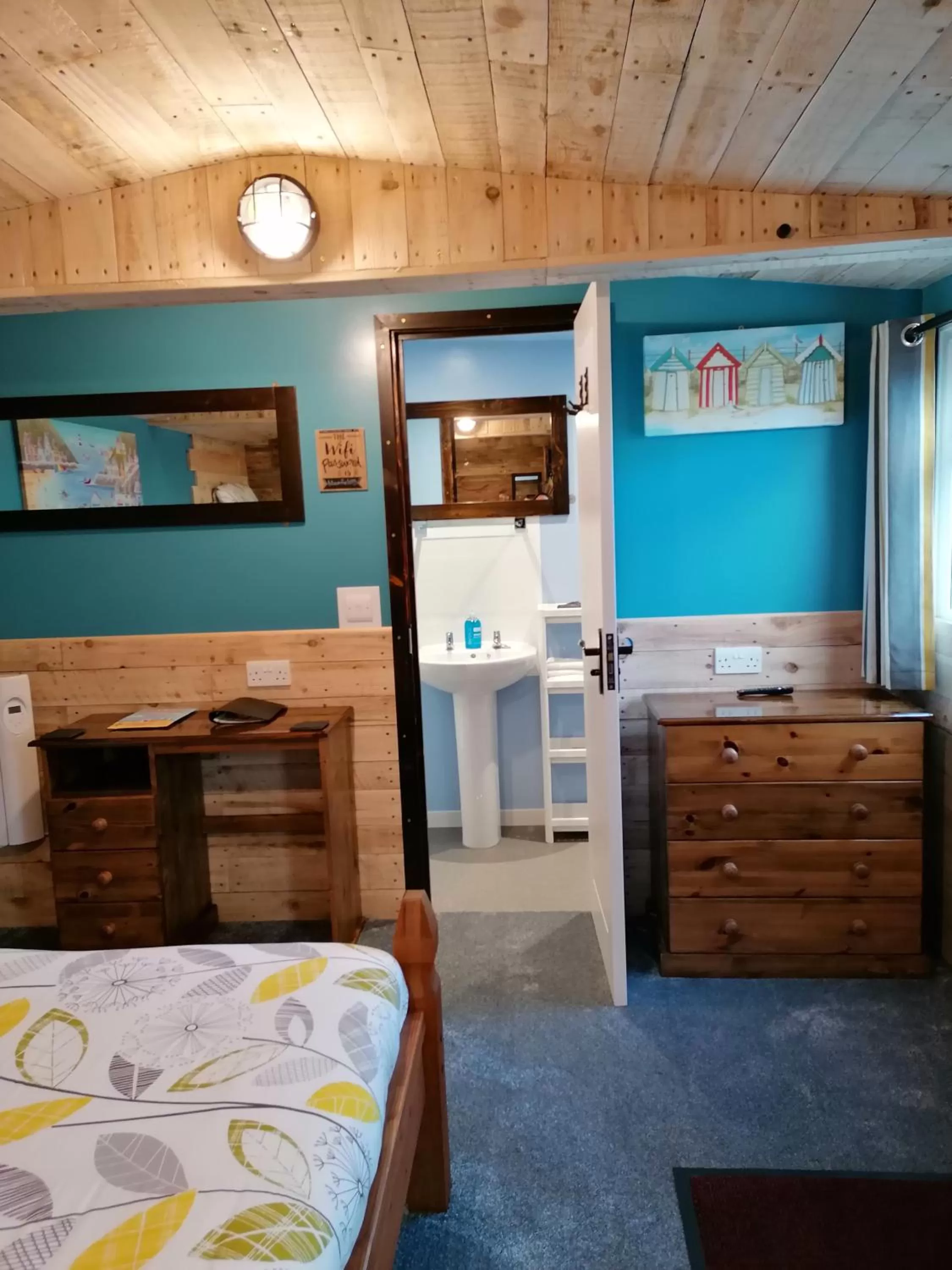 Bathroom, Bed in Pensalda Guest House