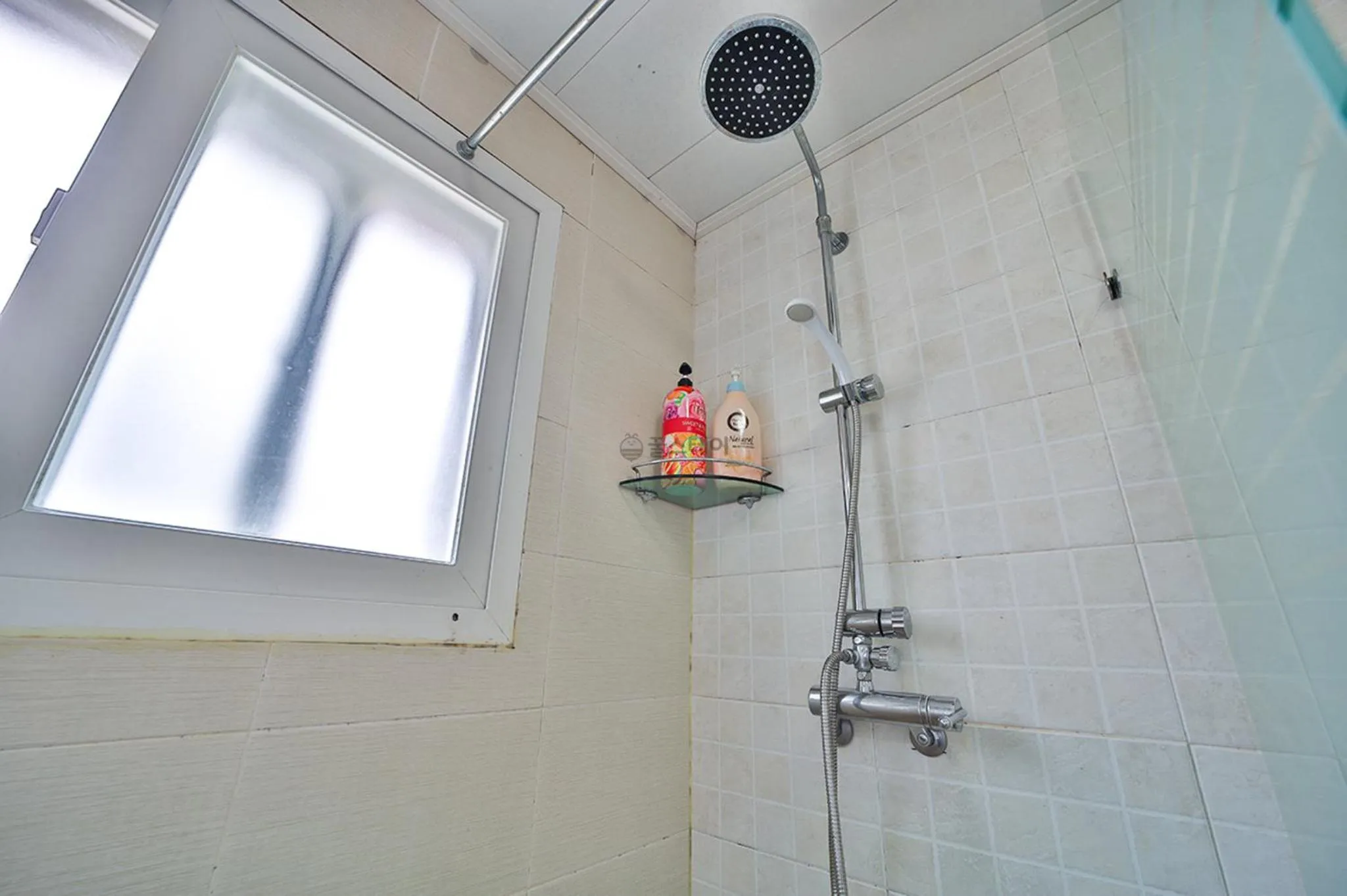 Shower in Hongdae Style Guesthouse