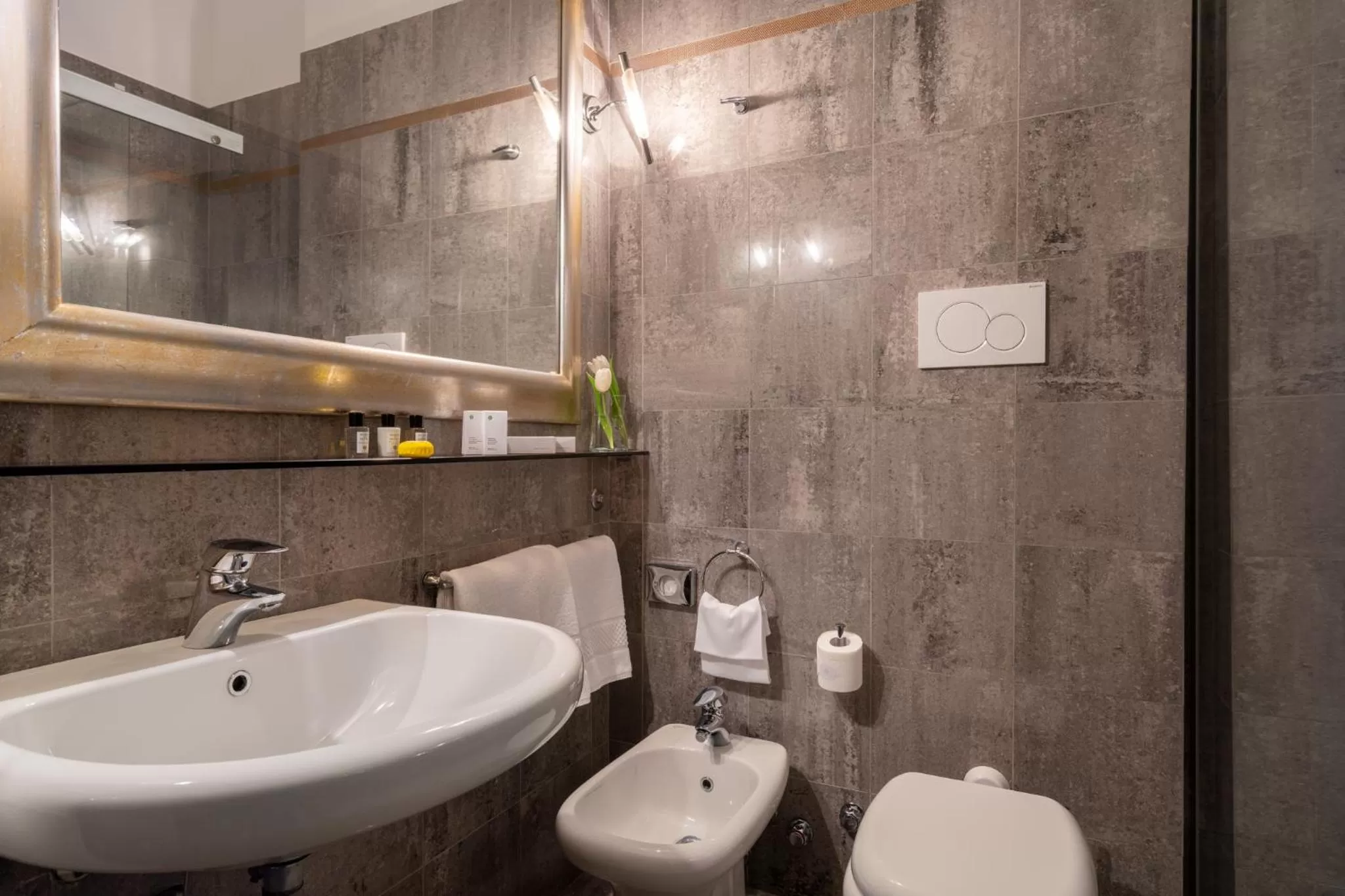 Bathroom in Palazzo Porta Romana Hotel