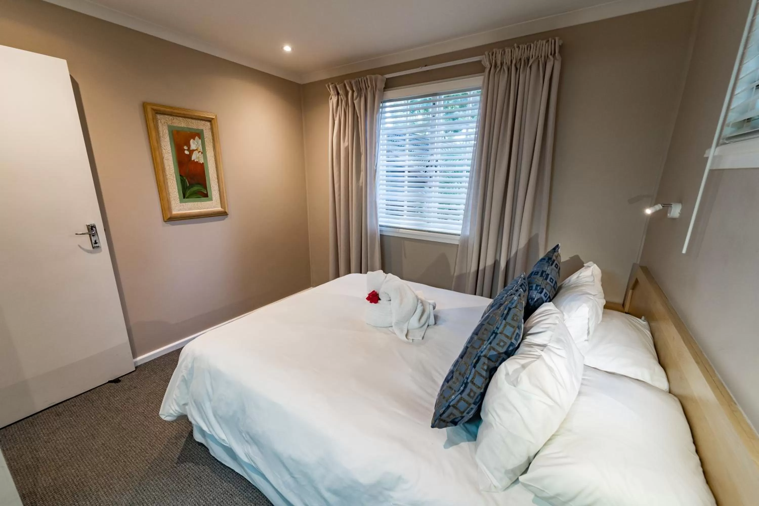 Bed in Gooderson Knysna Chalets