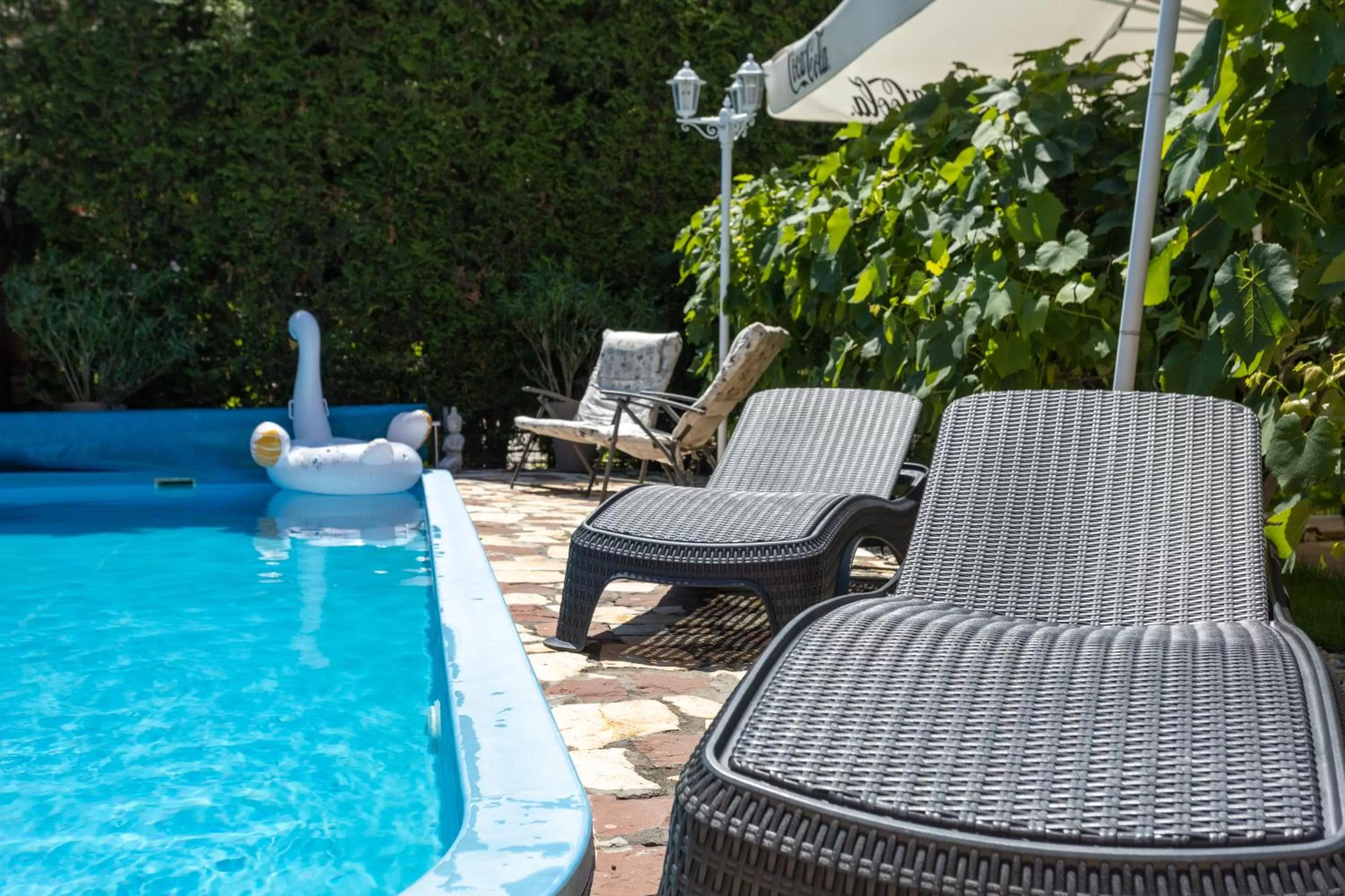 Swimming pool in Illés Hotel