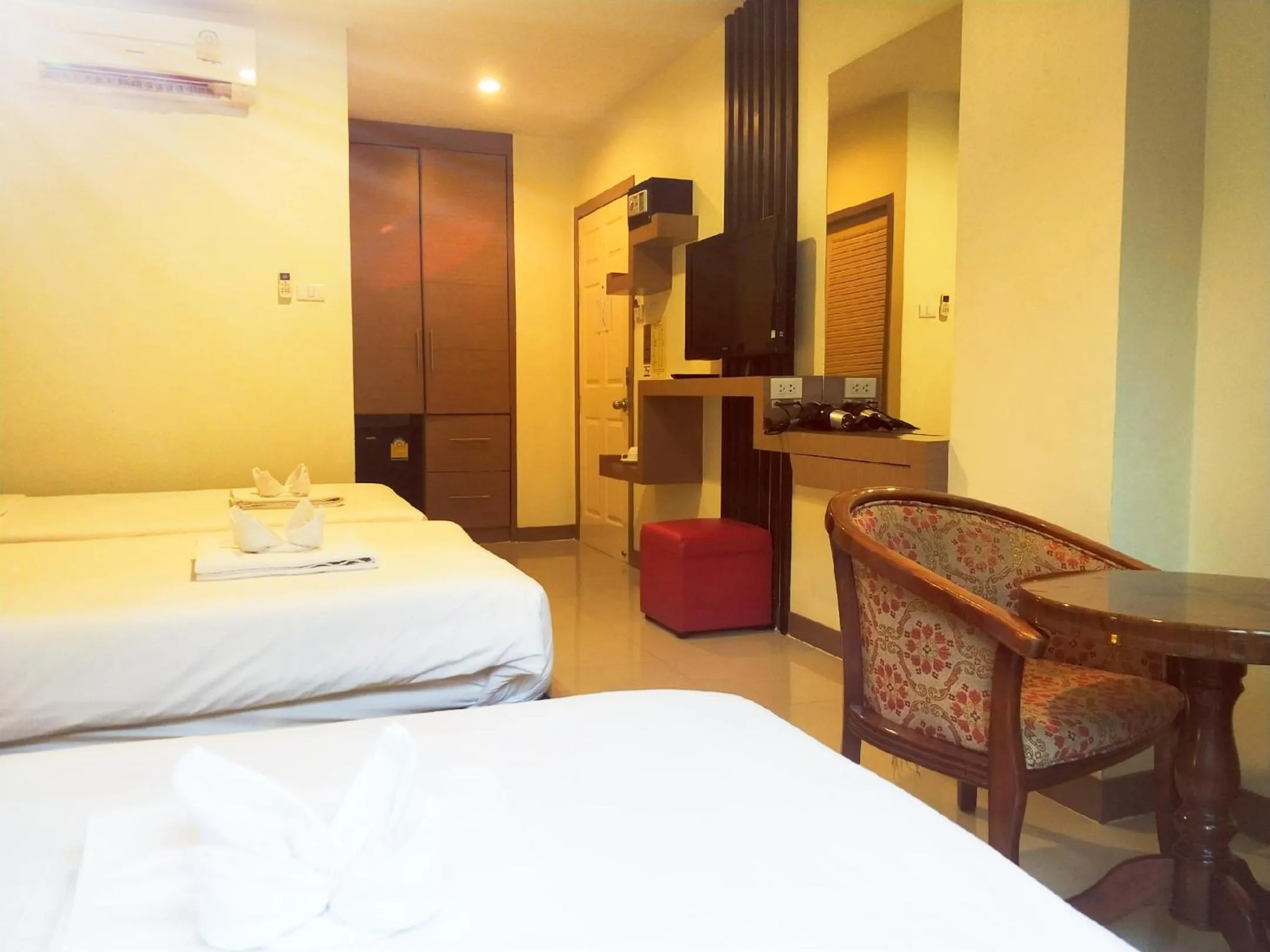 Bedroom, Bed in Pimrada Hotel