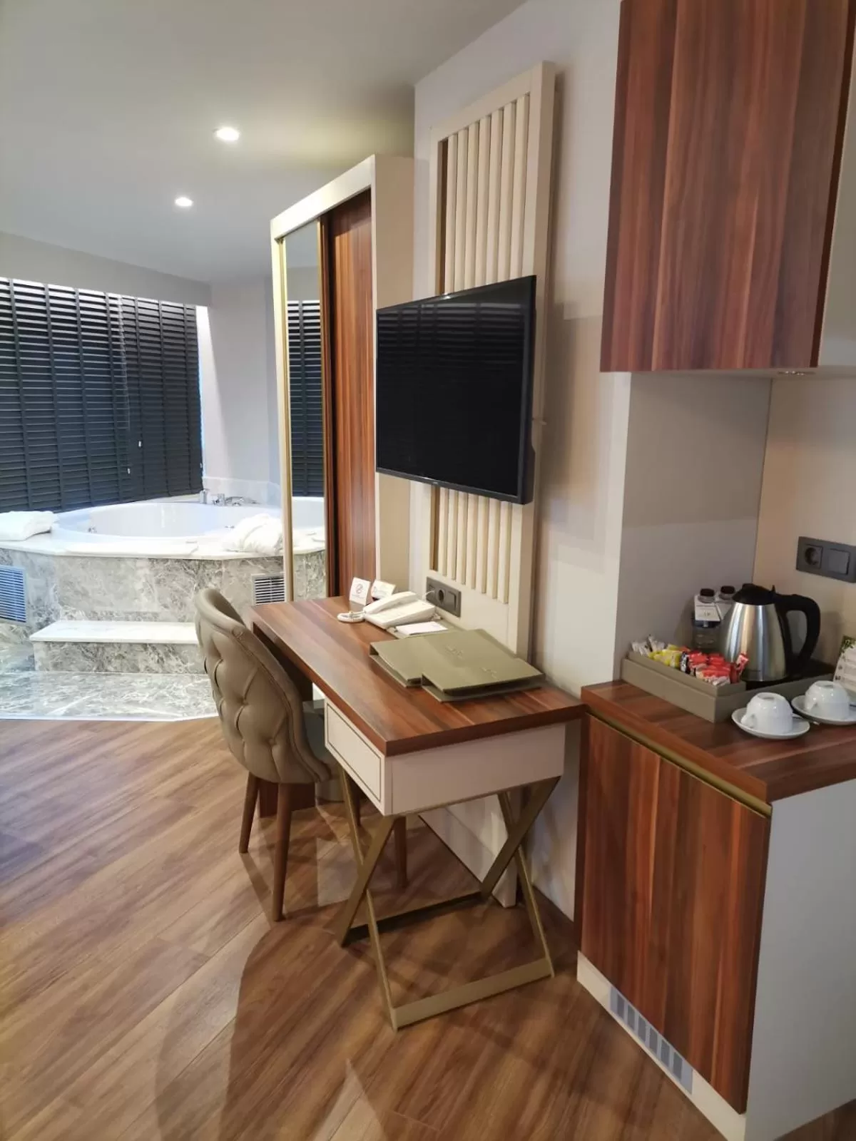 Massage, TV/Entertainment Center in Golden Royal Hotel