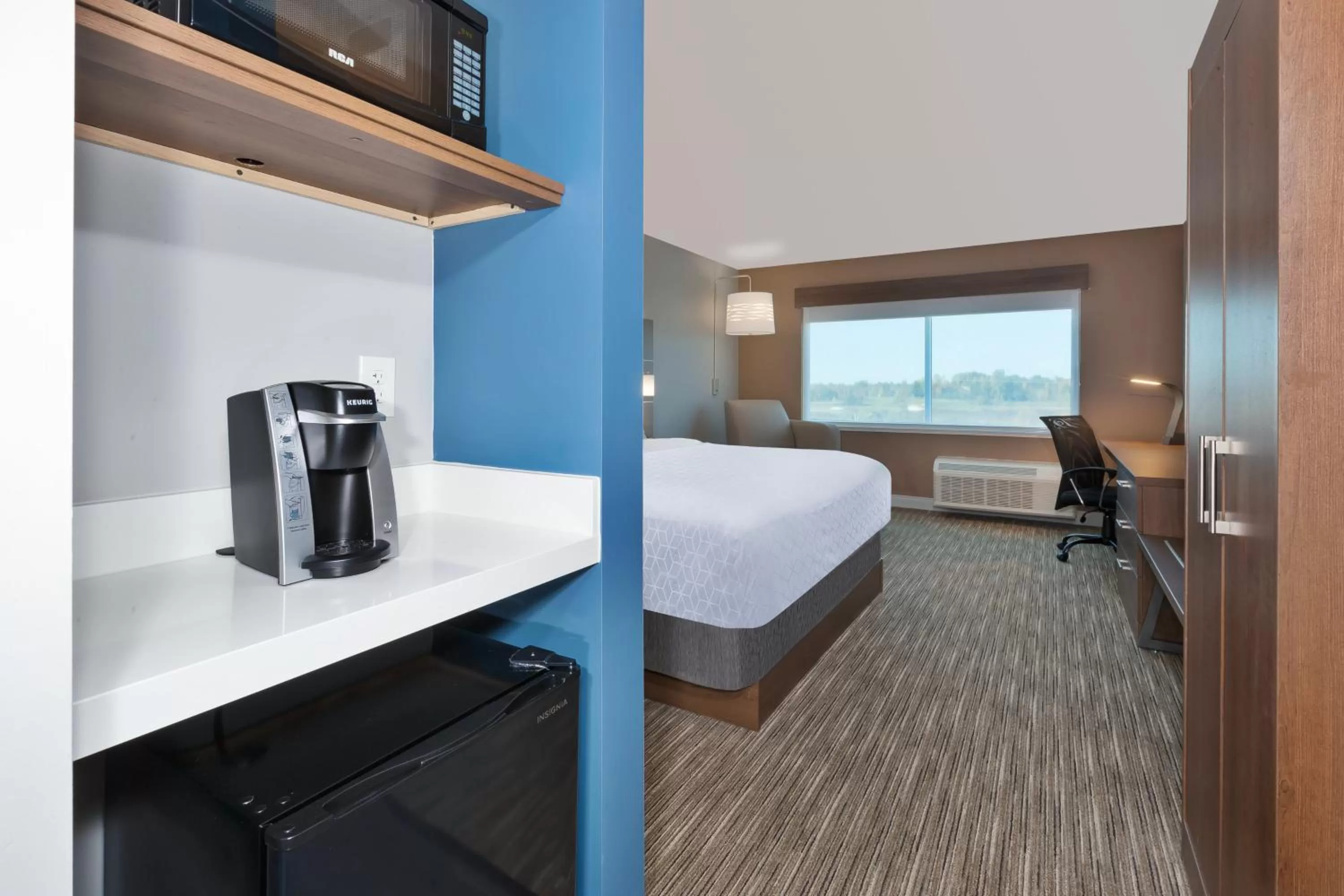 Bedroom, Bed in Holiday Inn Express & Suites - Cedar Springs - Grand Rapids N by IHG