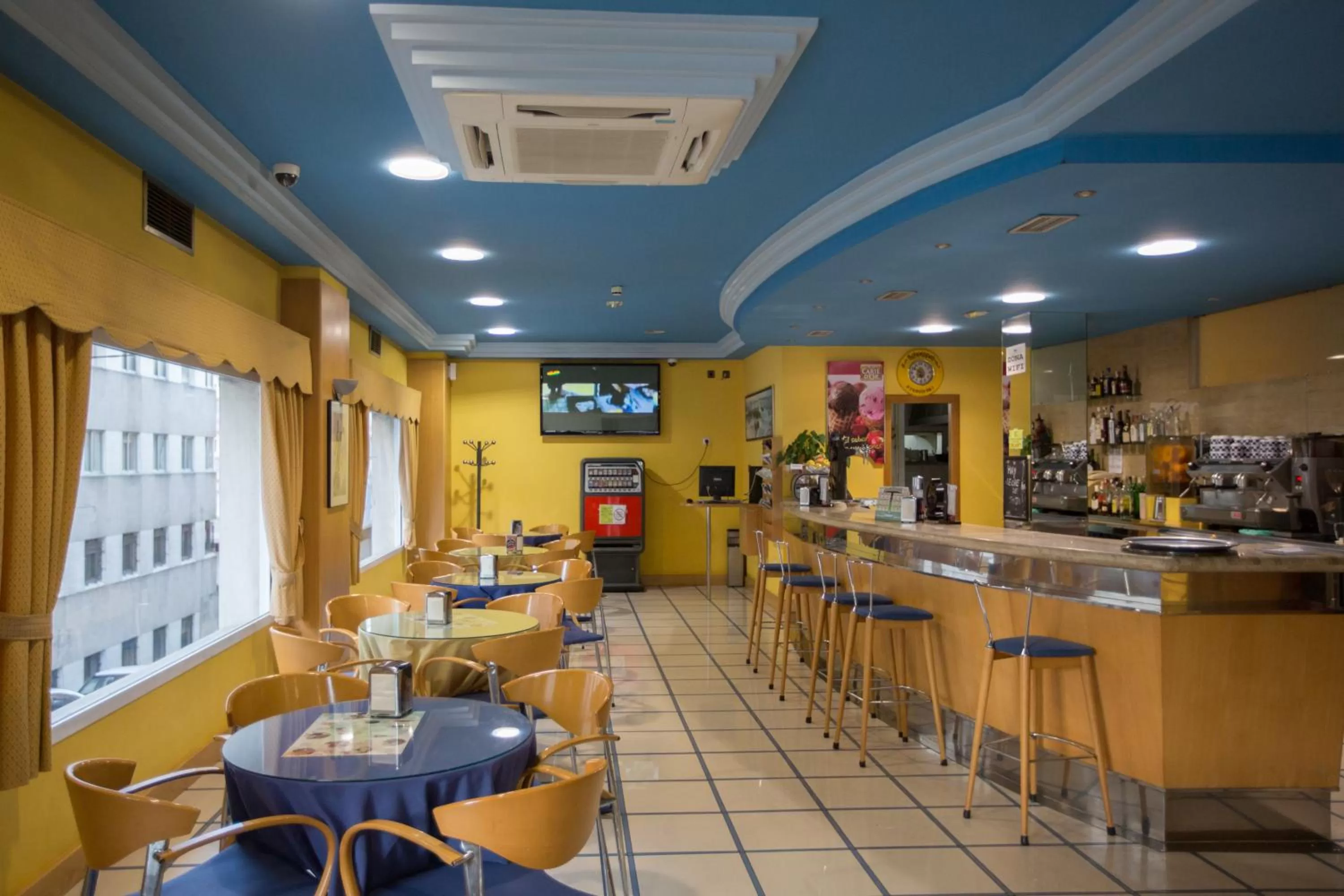 Lounge or bar in Hotel Villa de Marin