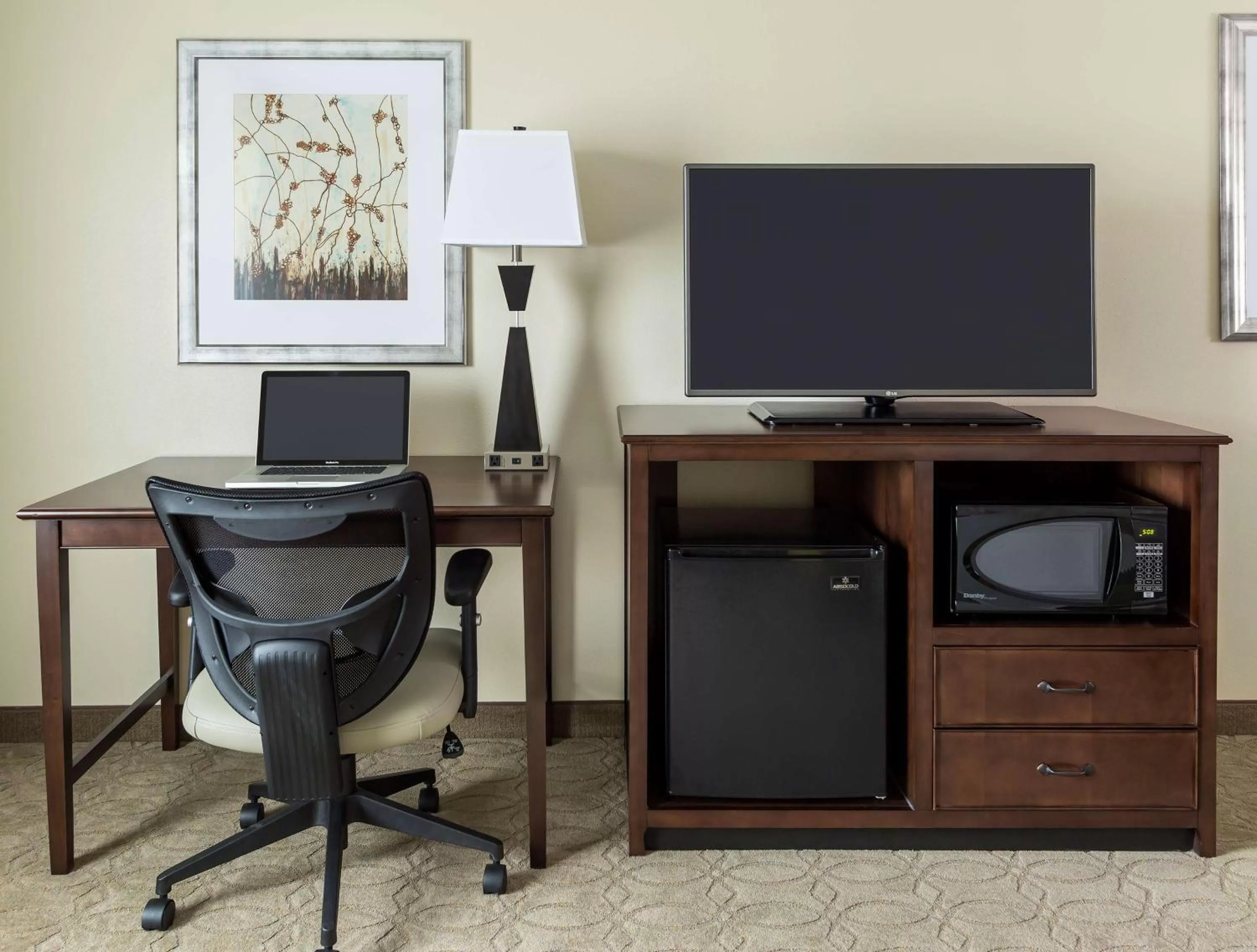 Living room in Hampton Inn & Suites Philadelphia Montgomeryville