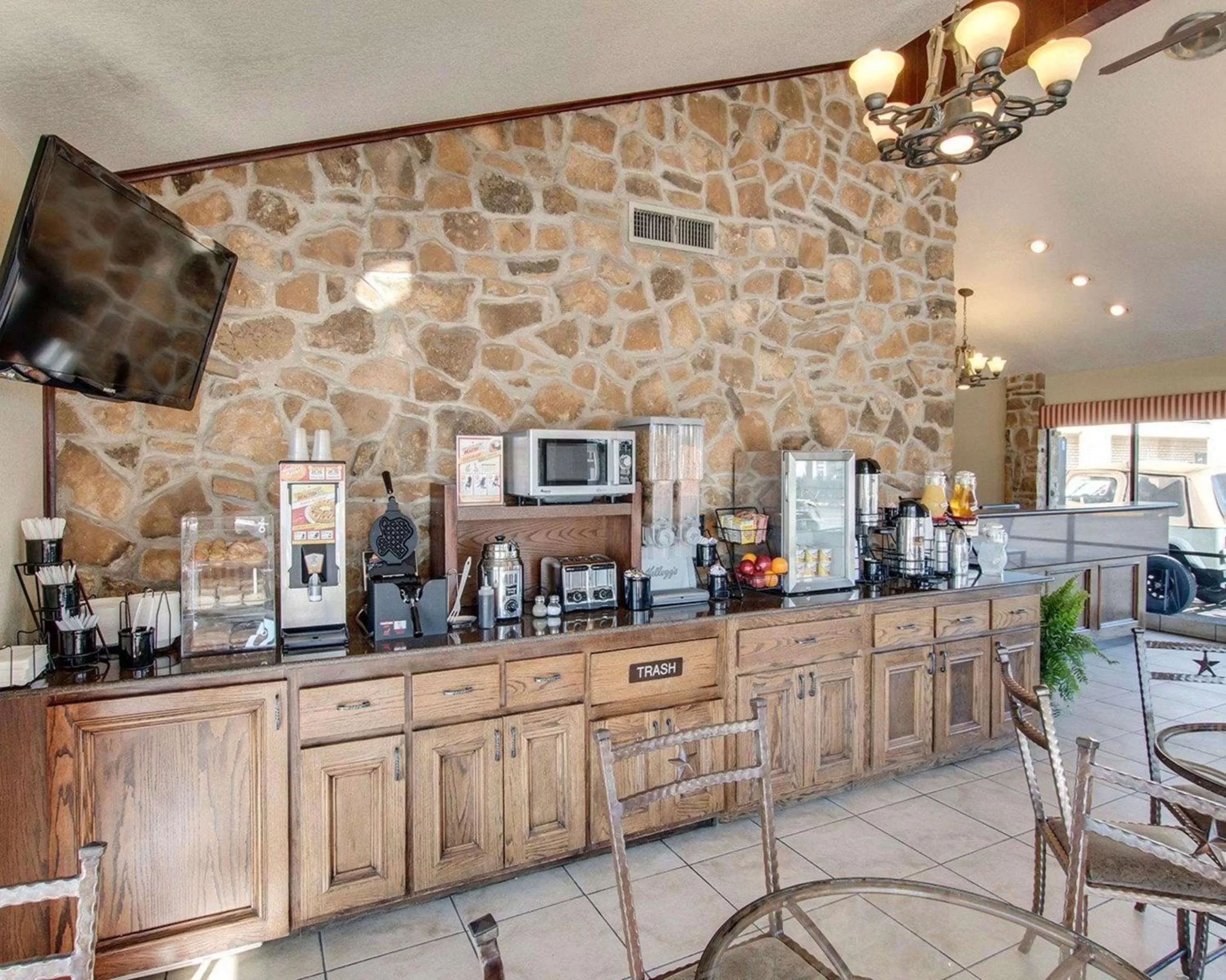 Restaurant/places to eat in Days Inn by Wyndham Gatesville