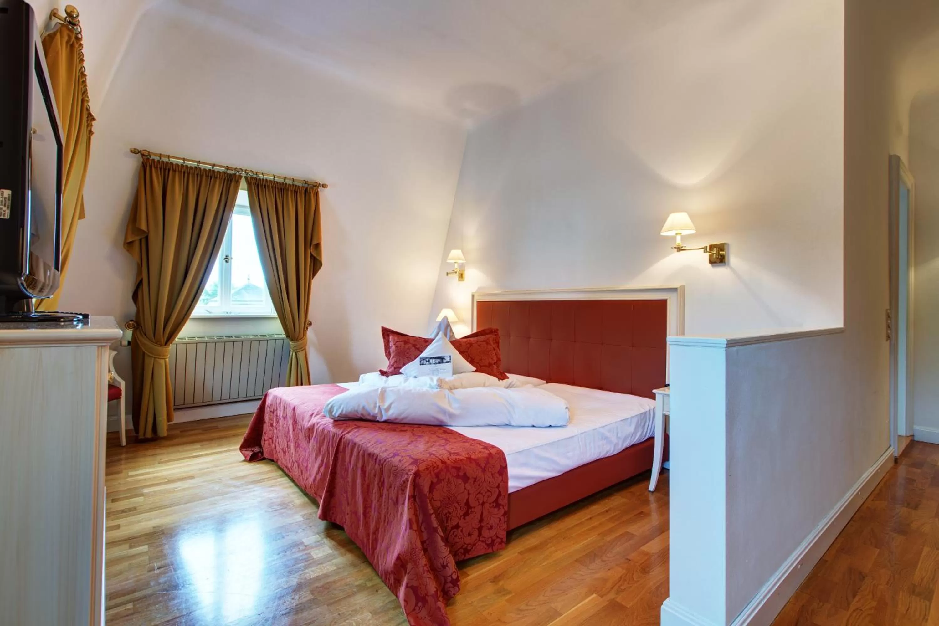 Bed in Schlosshotel Bad Neustadt