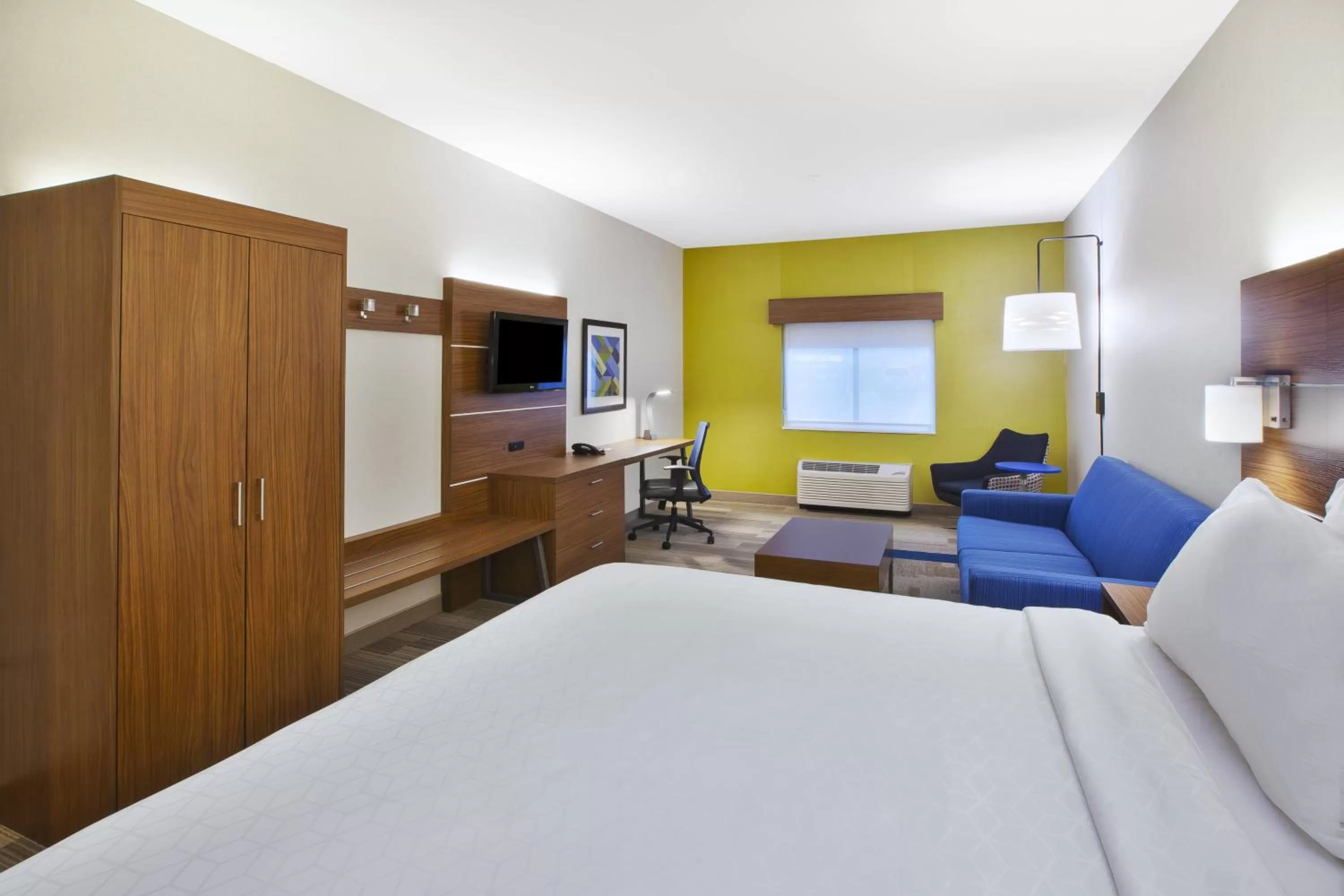 Bedroom, Bed in Holiday Inn Express Rochester-Victor by IHG