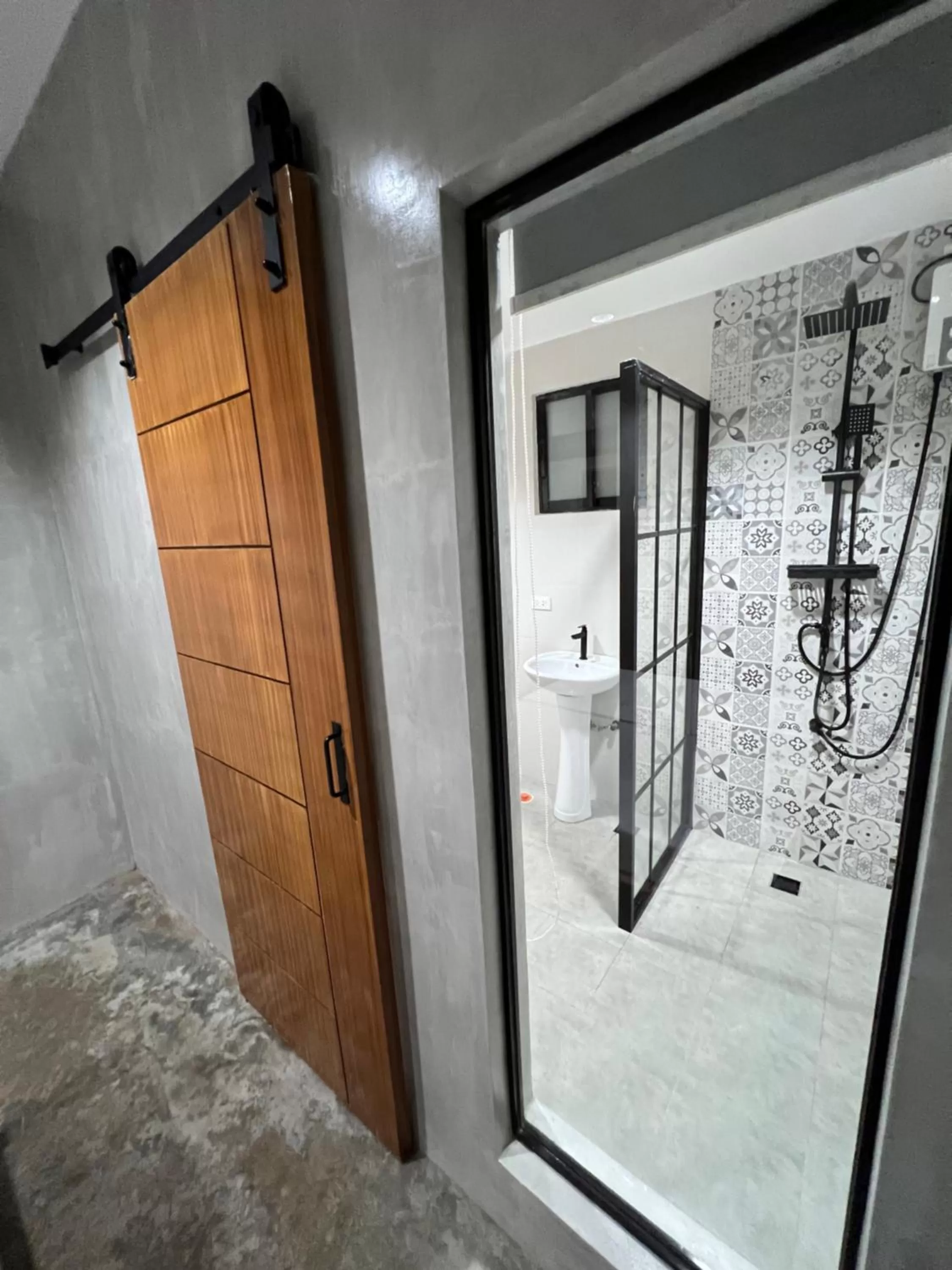 Shower in HappyNest Hostel Cebu