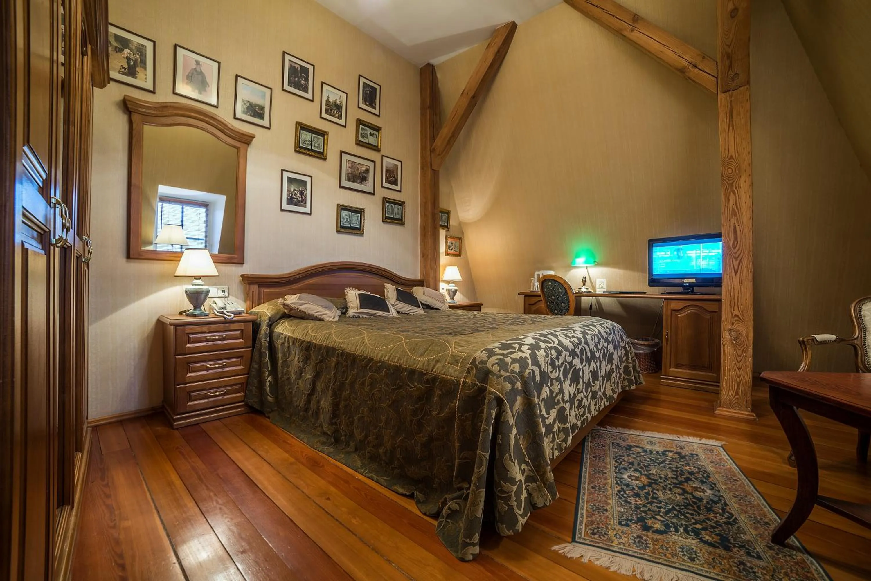 Bed in Shakespeare Boutique Hotel