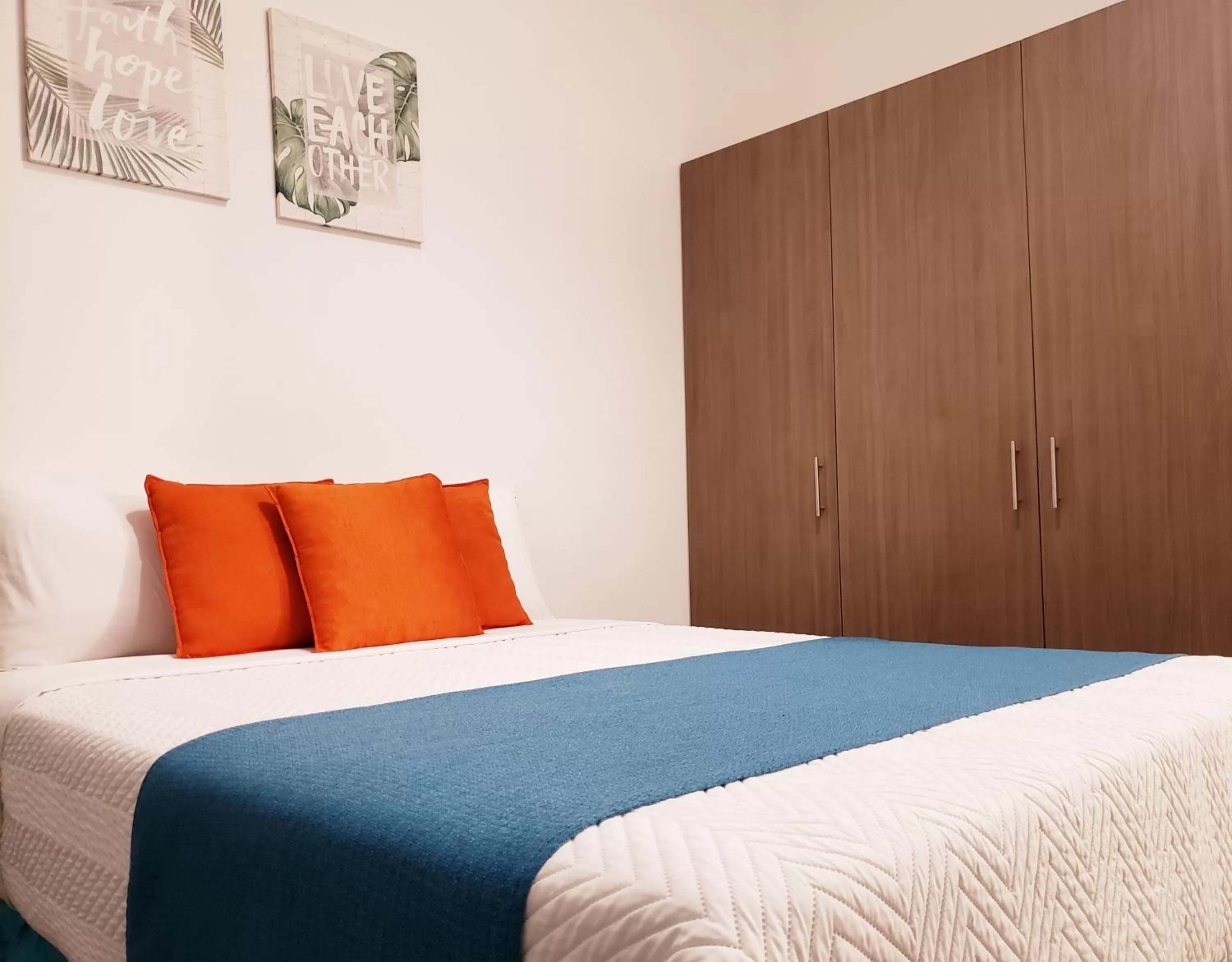 Bedroom, Bed in Cando Living Apartments in Central Avenue