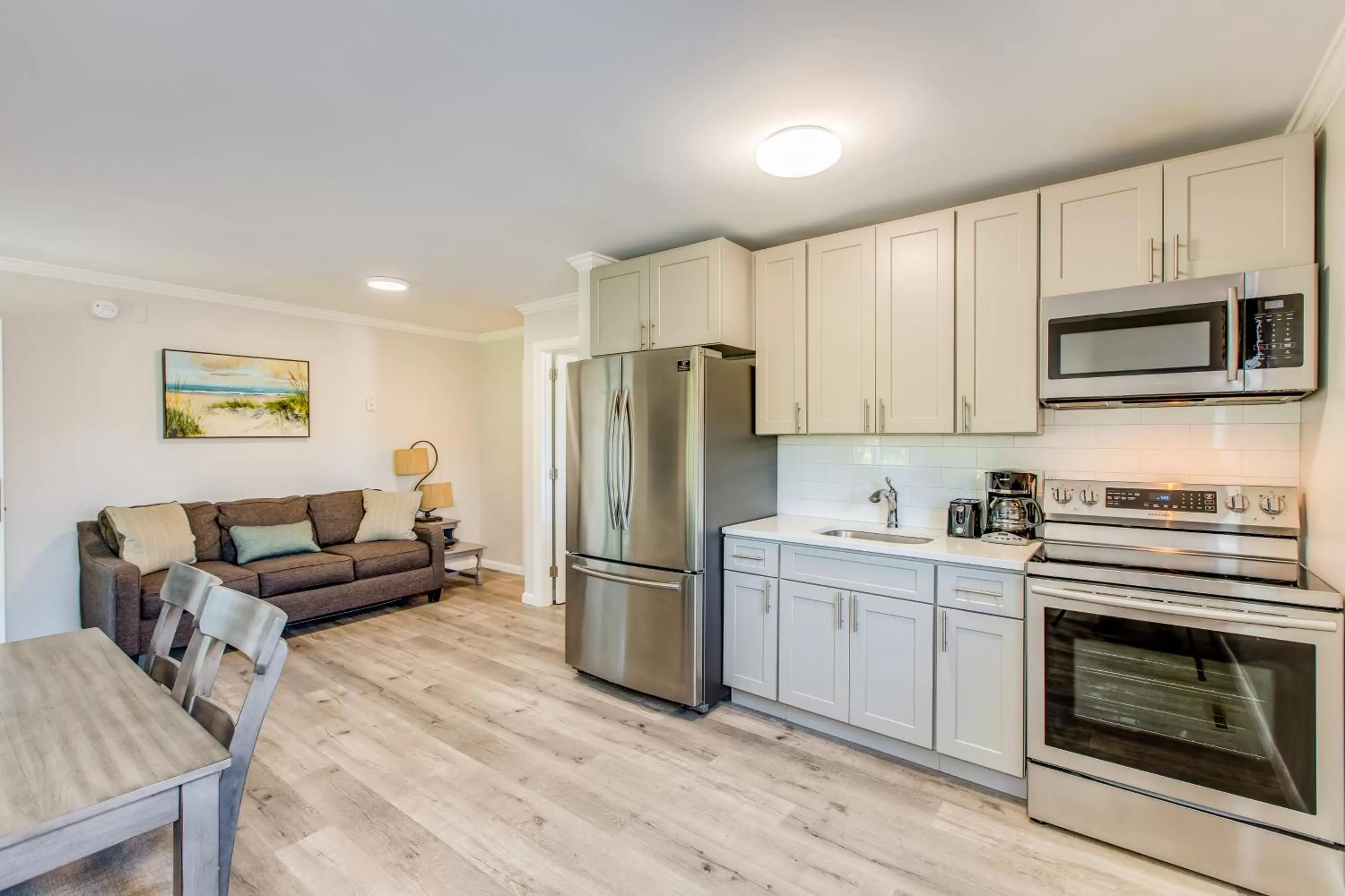 Kitchen/Kitchenette in Colonial Shores Resort