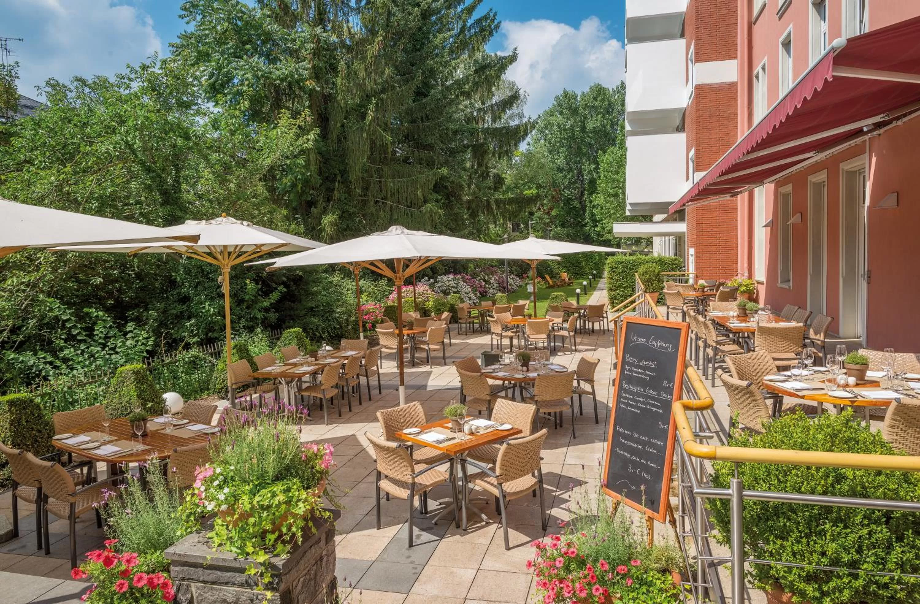 Restaurant/places to eat in Hotel Oranien Wiesbaden