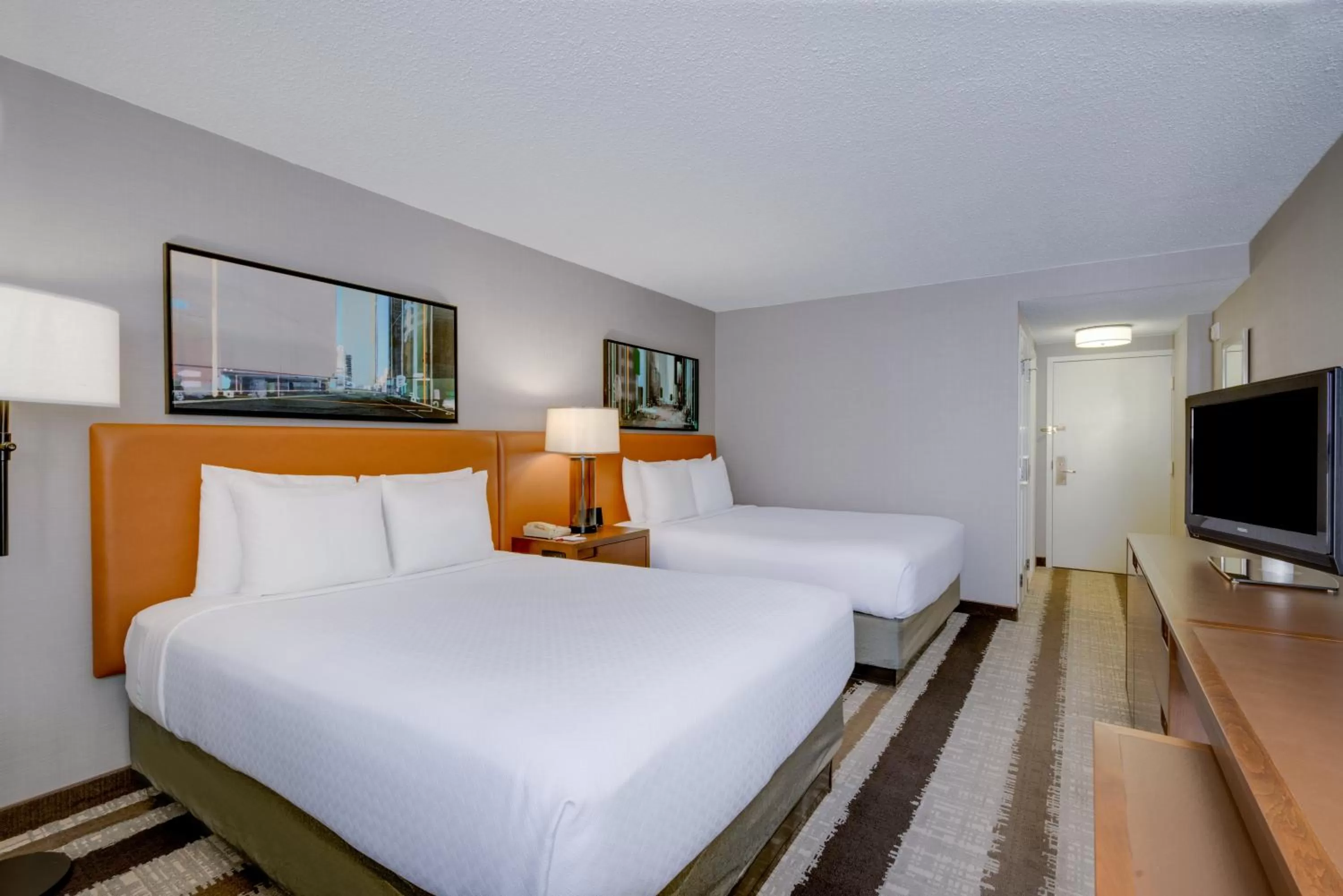 Photo of the whole room, Bed in Crowne Plaza Dulles Airport by IHG