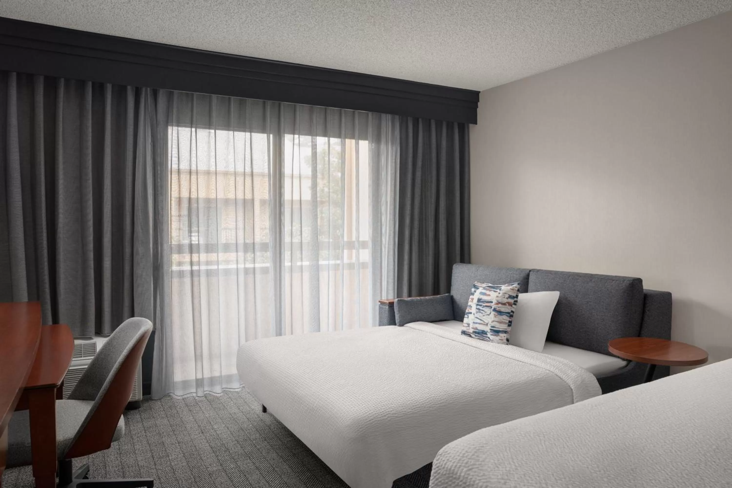 King Suite with Sofa Bed in Courtyard by Marriott Portland Beaverton