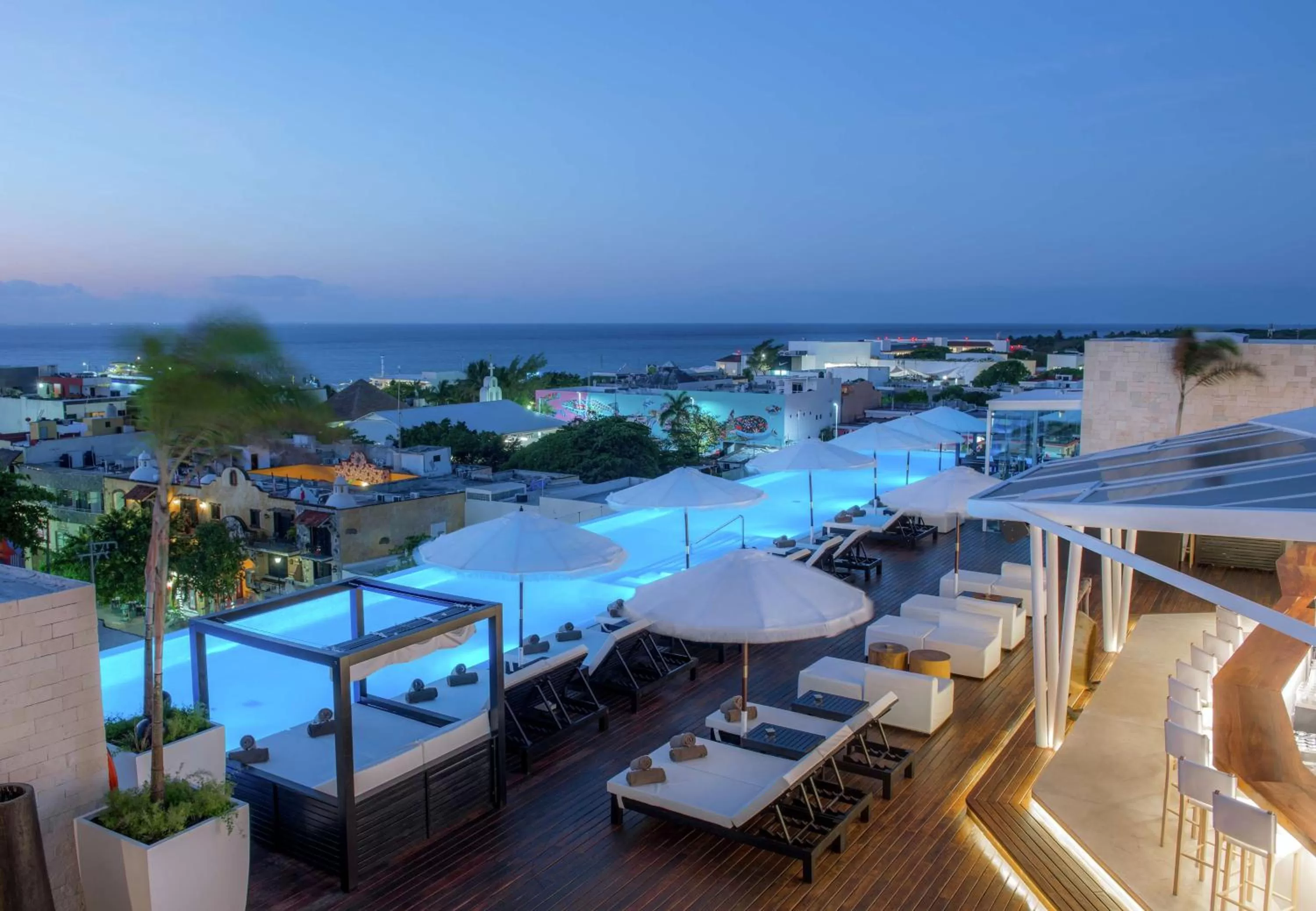 Restaurant/places to eat in The Fives Downtown Hotel & Residences, Curio Collection by Hilton