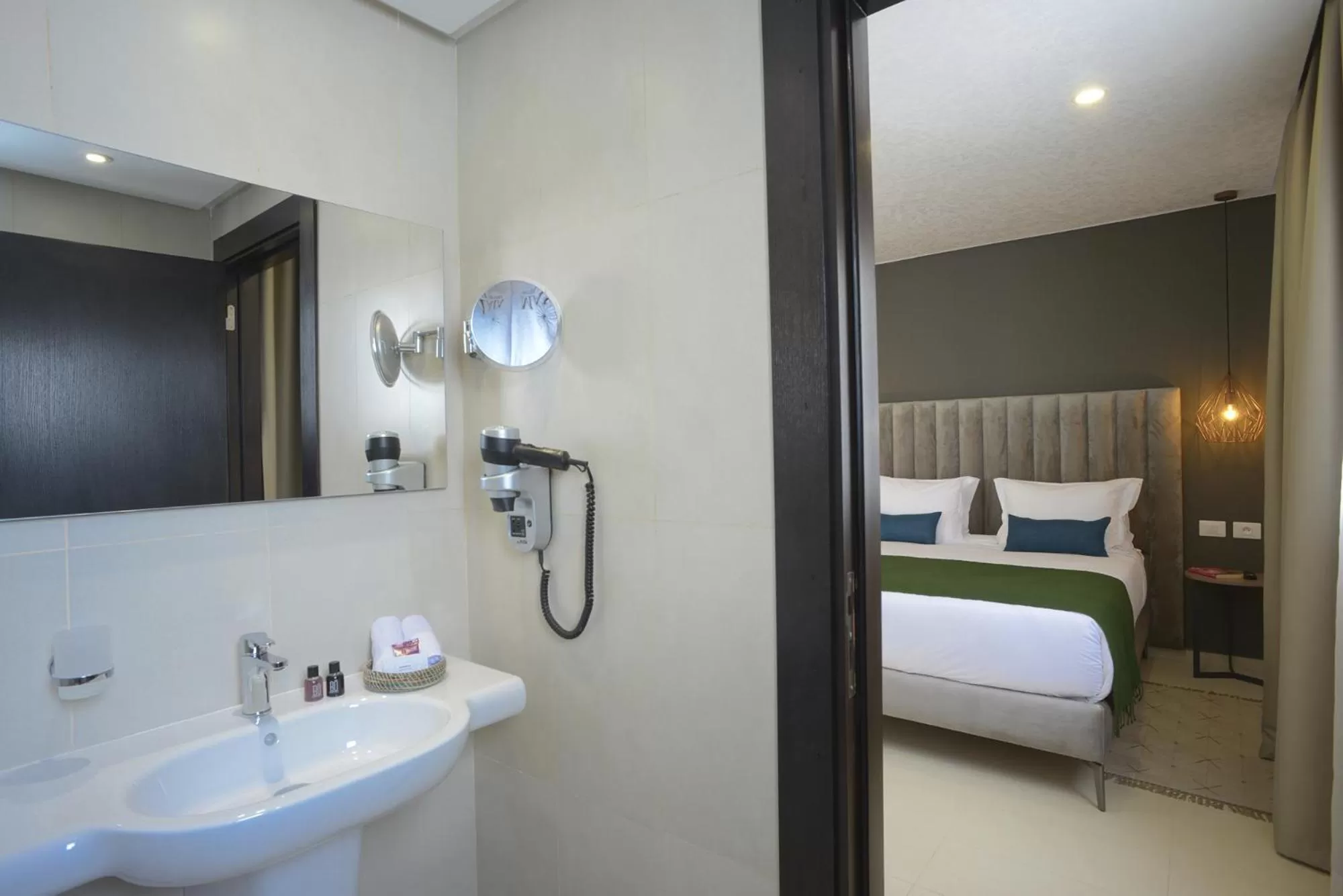 Bathroom, Bed in MAIA HOTEL SUITES