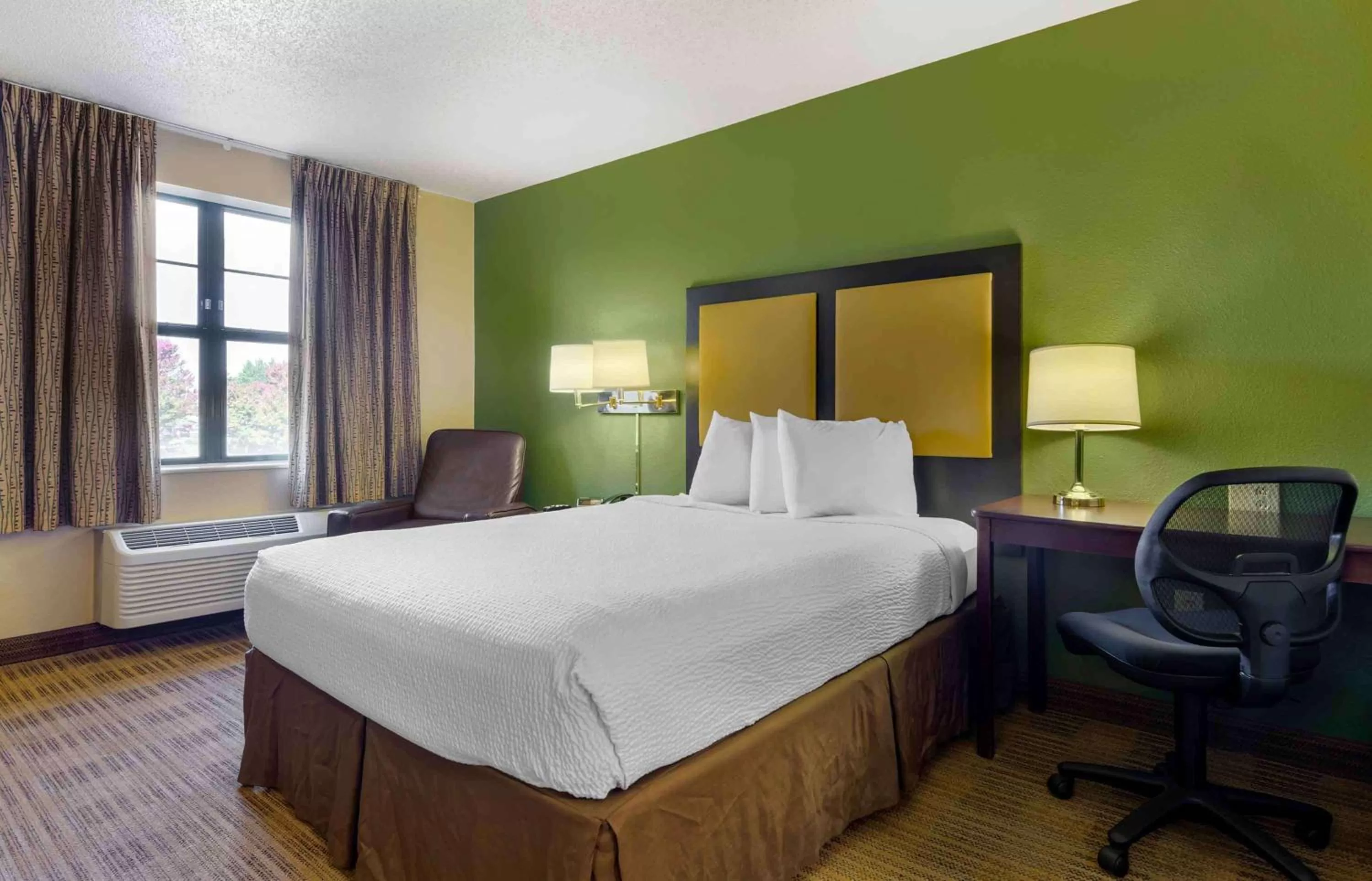 Queen studio with 1 Queen Bed - Disability Access/Non-Smoking in Extended Stay America Suites - Lynchburg - University Blvd