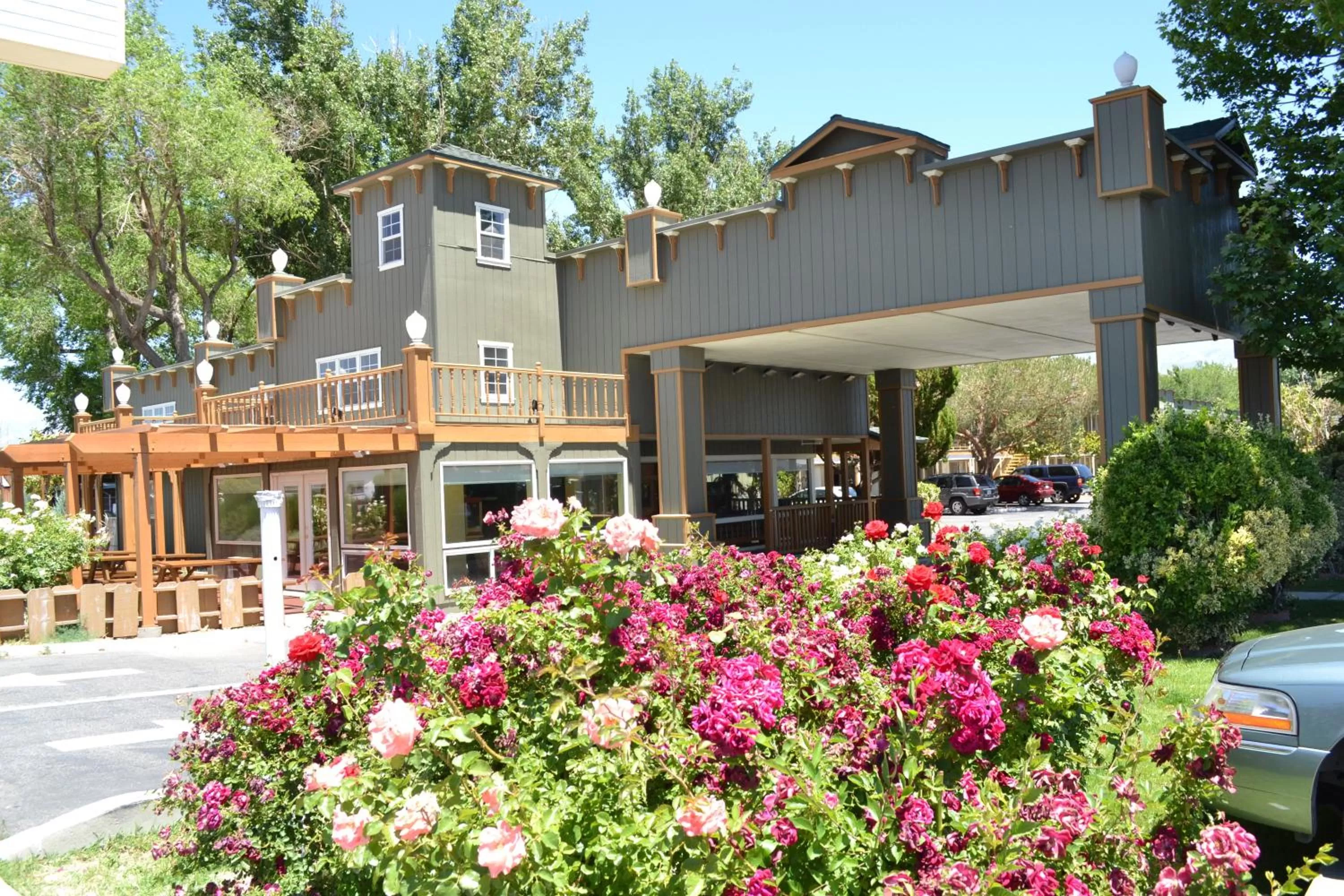 Facade/entrance in Vagabond Inn Bishop