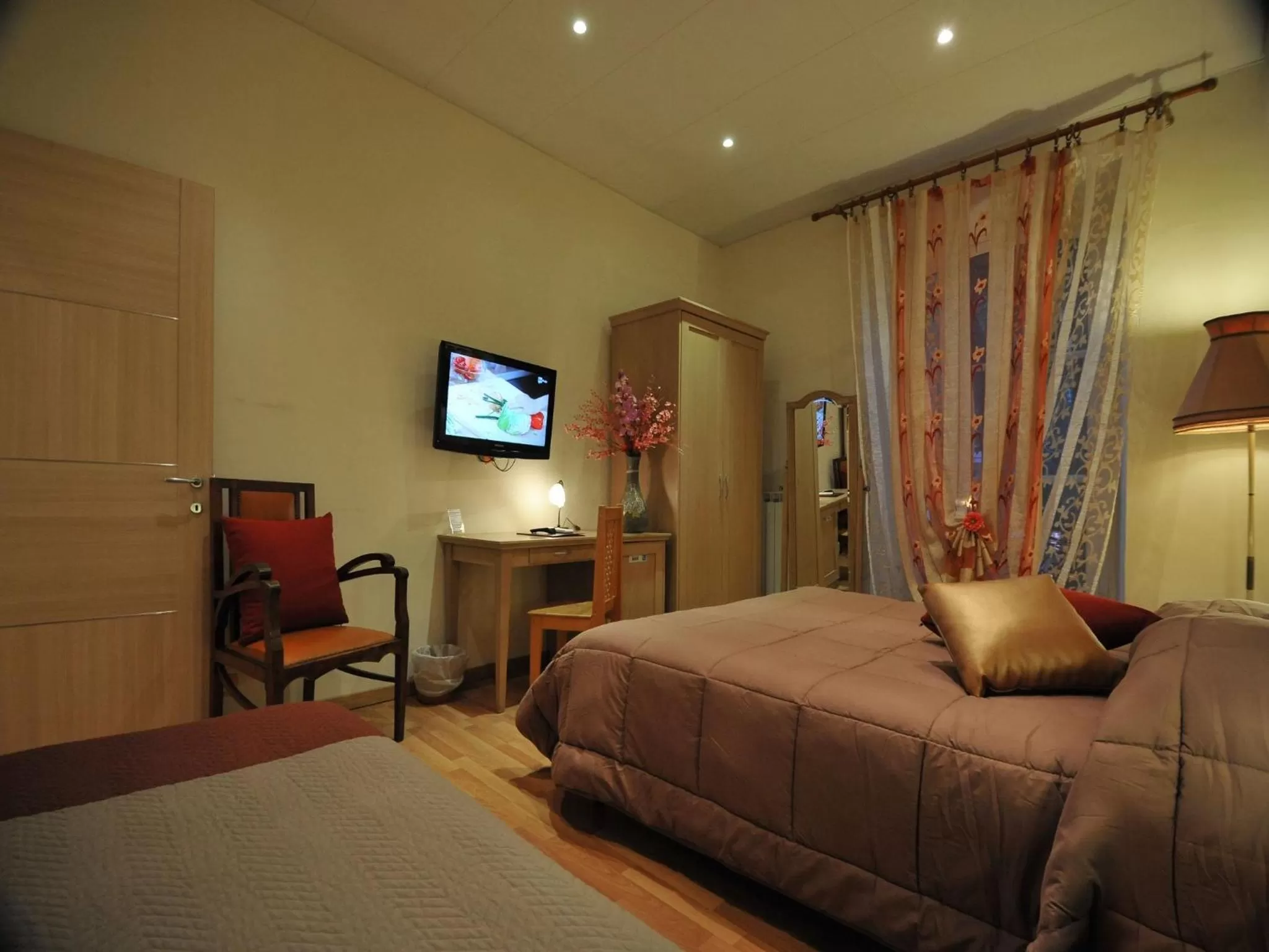 Photo of the whole room, Bed in Hotel Alexander & Spa