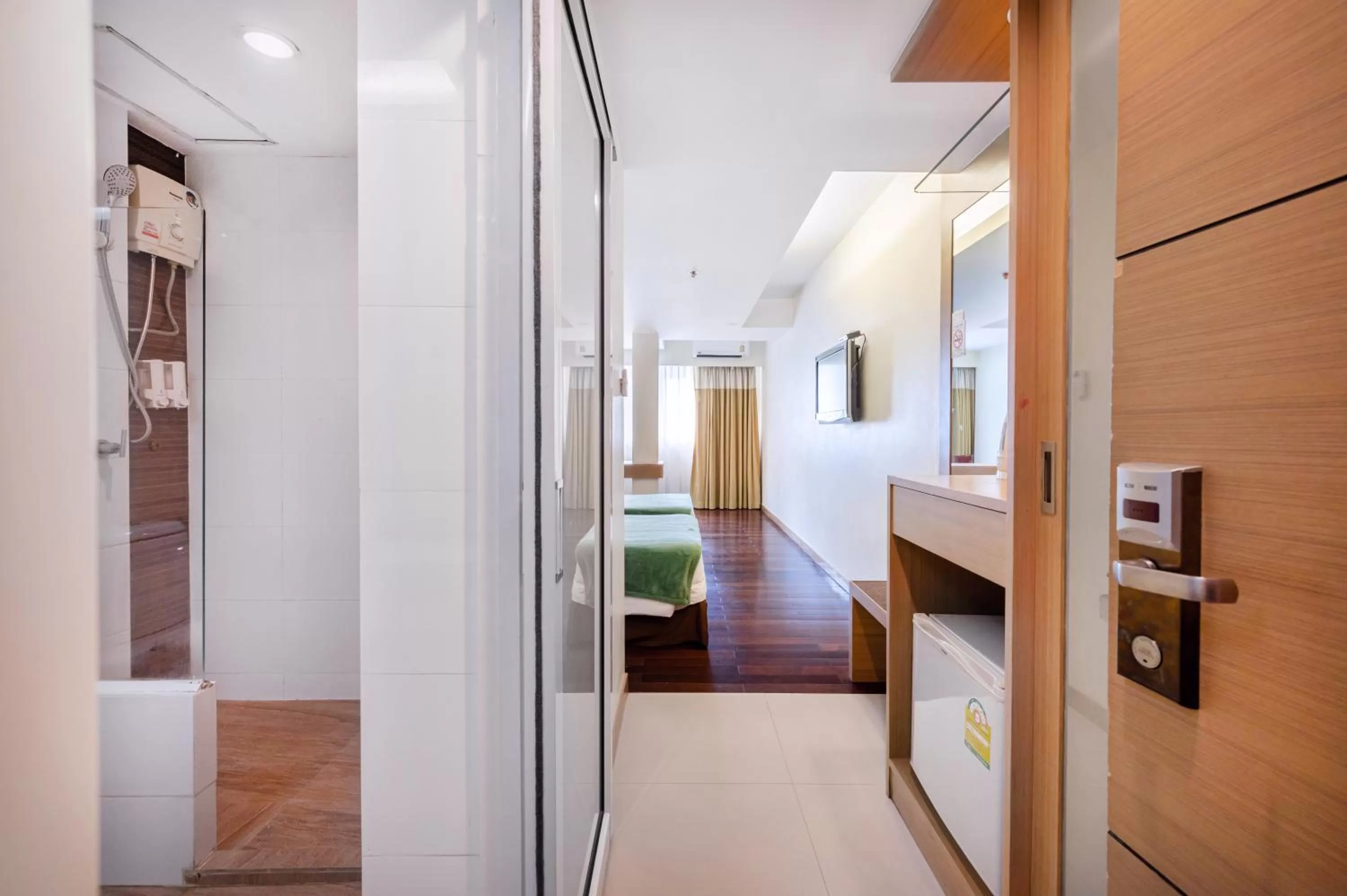 Shower in P2 Boutique