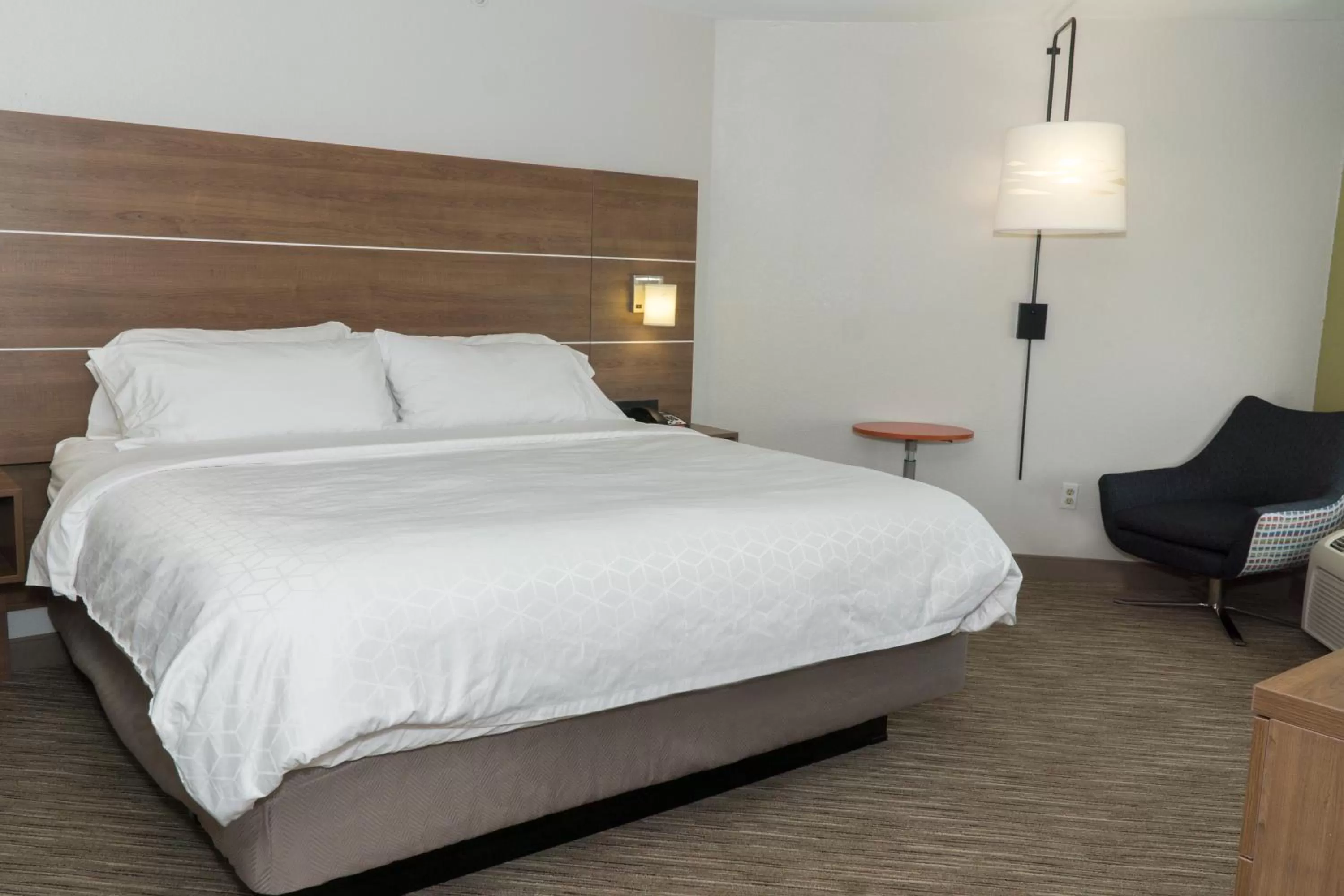 Bed in Holiday Inn Express Hotel & Suites Madison by IHG