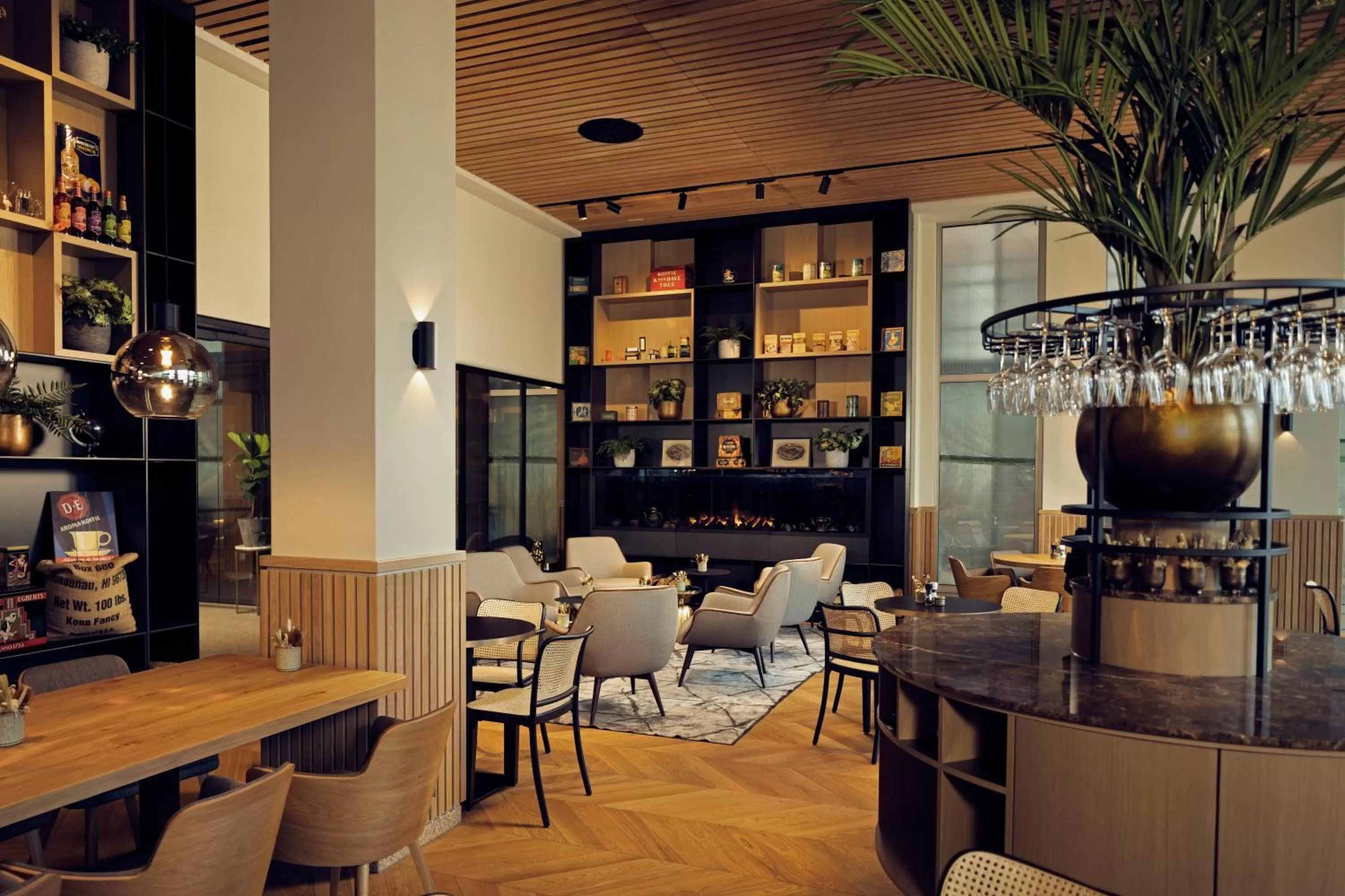 Restaurant/places to eat in The Market Hotel