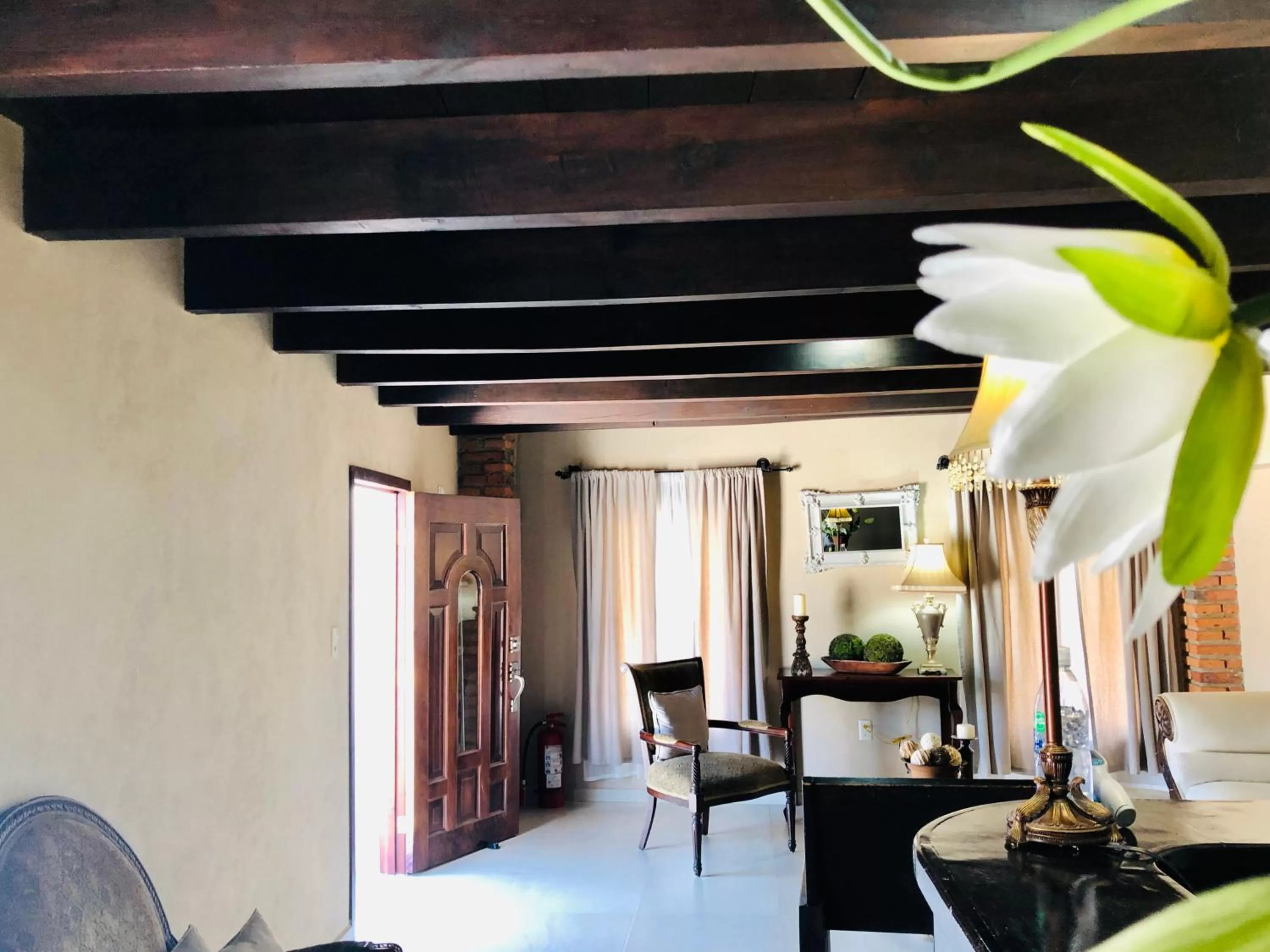 Living room in Hotel Carretas by Rotamundos