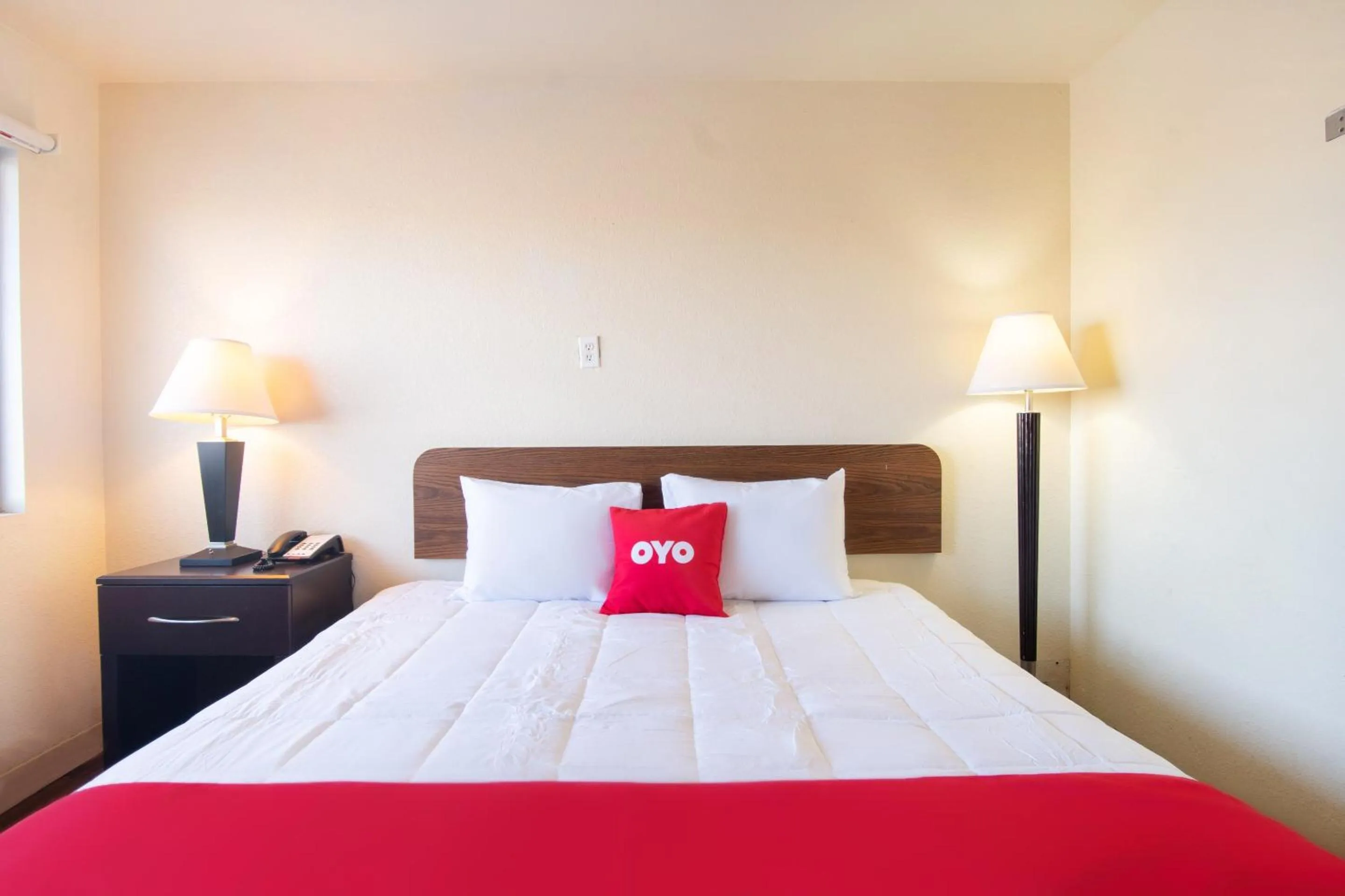 Bedroom, Bed in OYO Hotel Oklahoma City Northeast