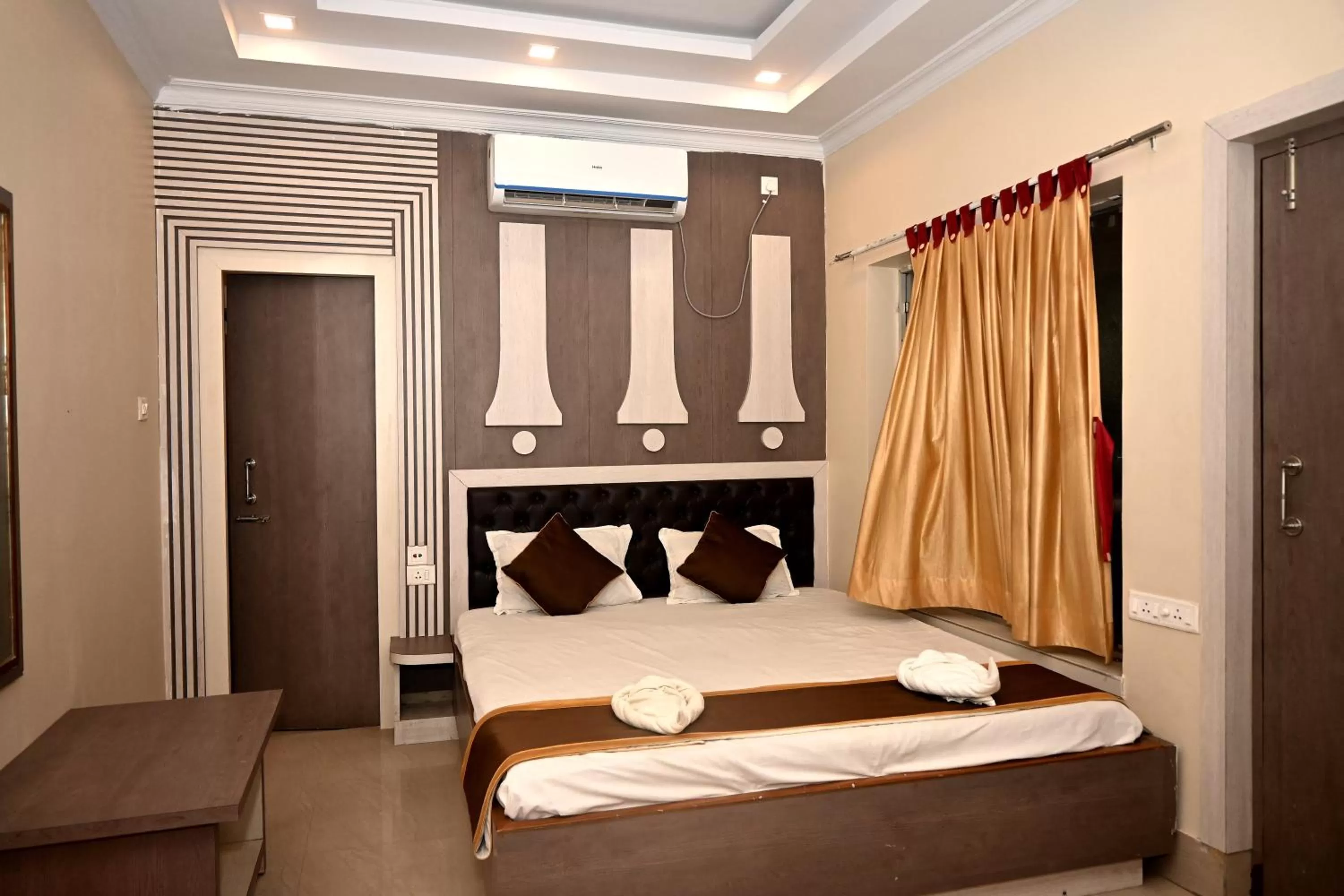 Bed in Royal Sea View