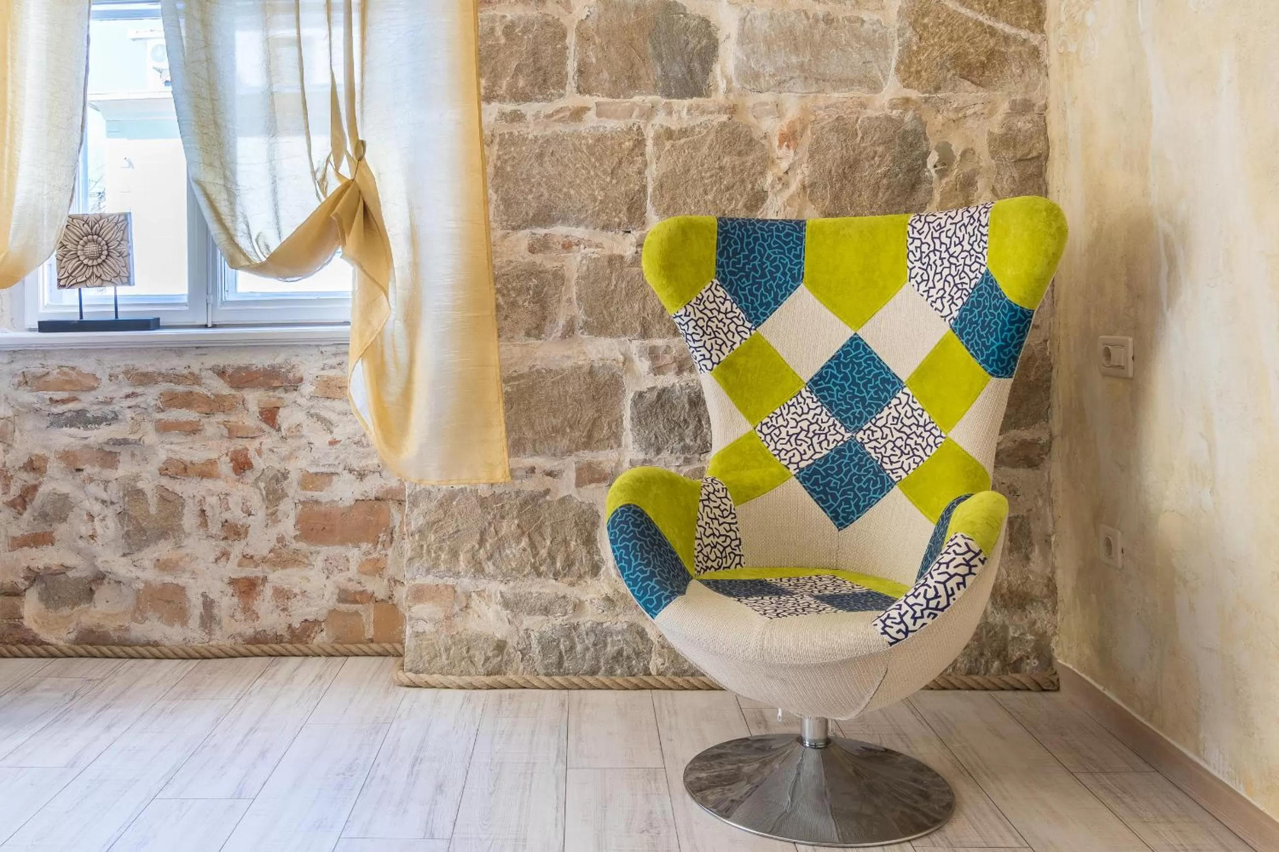 Seating area in Pietra Rossa