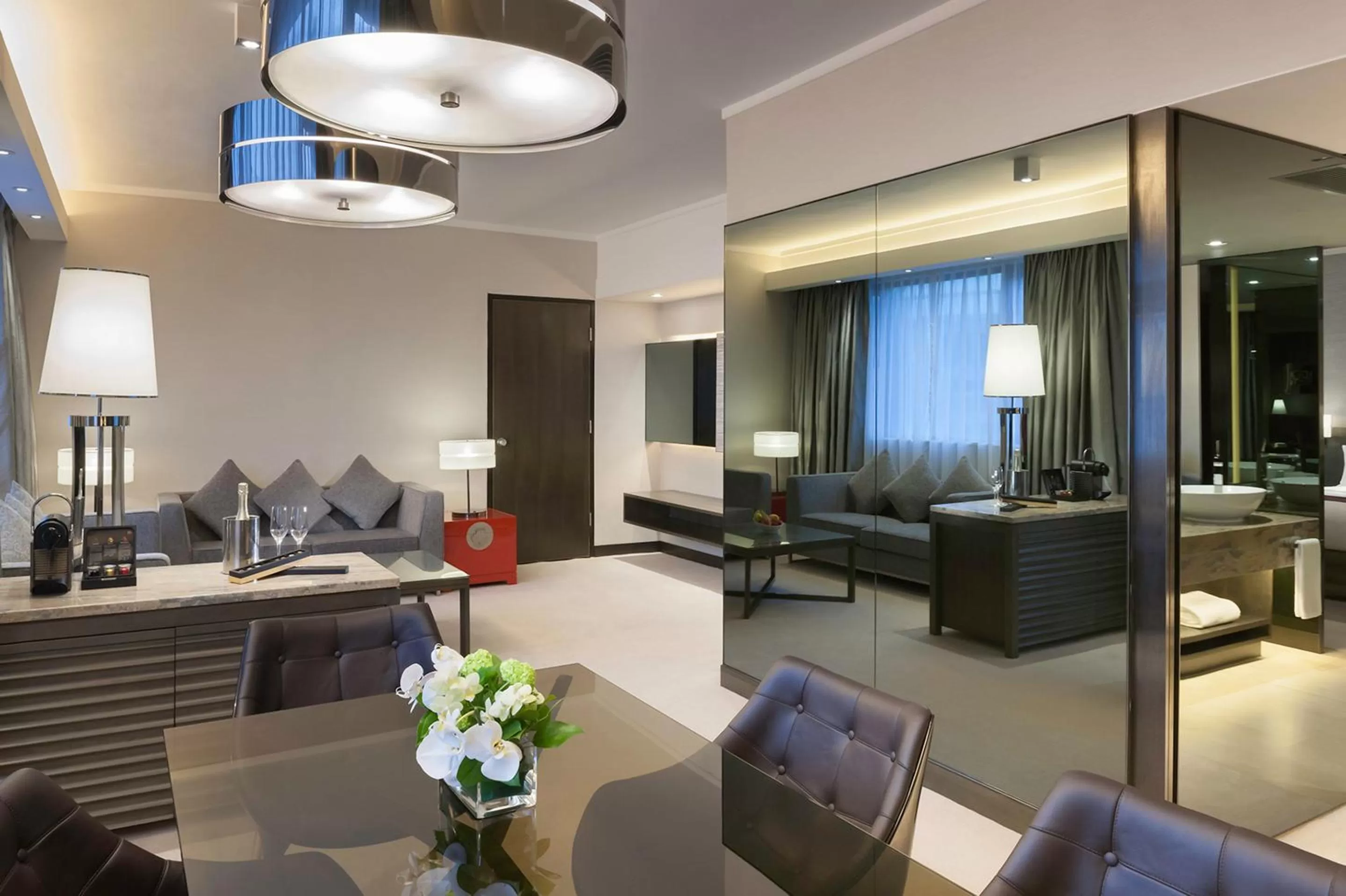 Bedroom in Gateway Hotel, Marco Polo