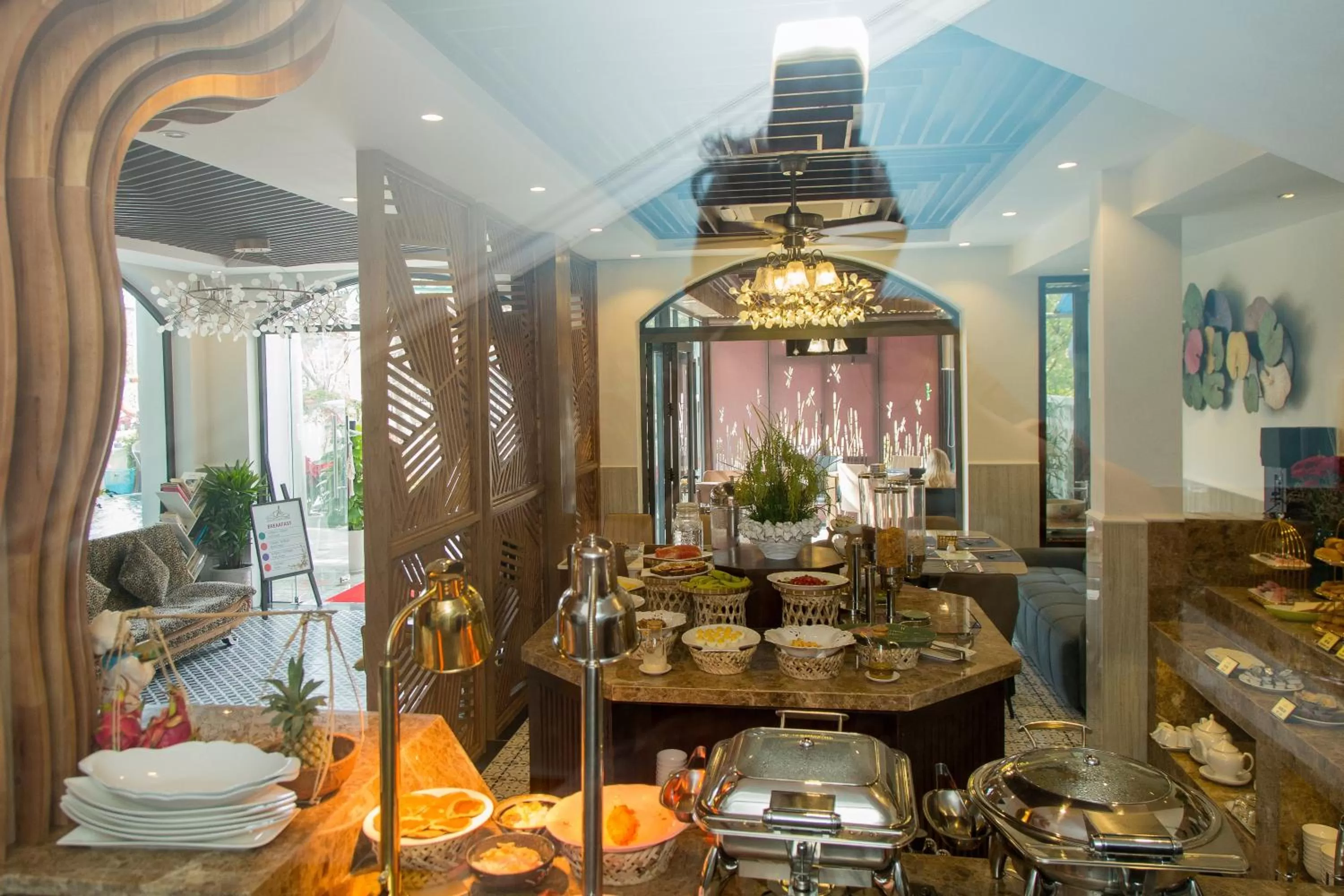 Restaurant/places to eat in Hoang Trinh Hotel