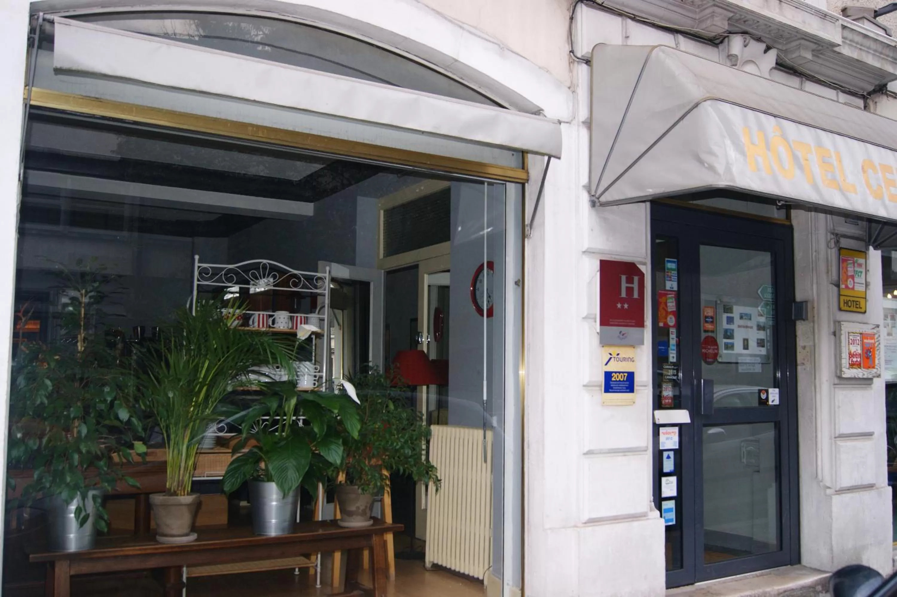 Facade/entrance in Hôtel Central