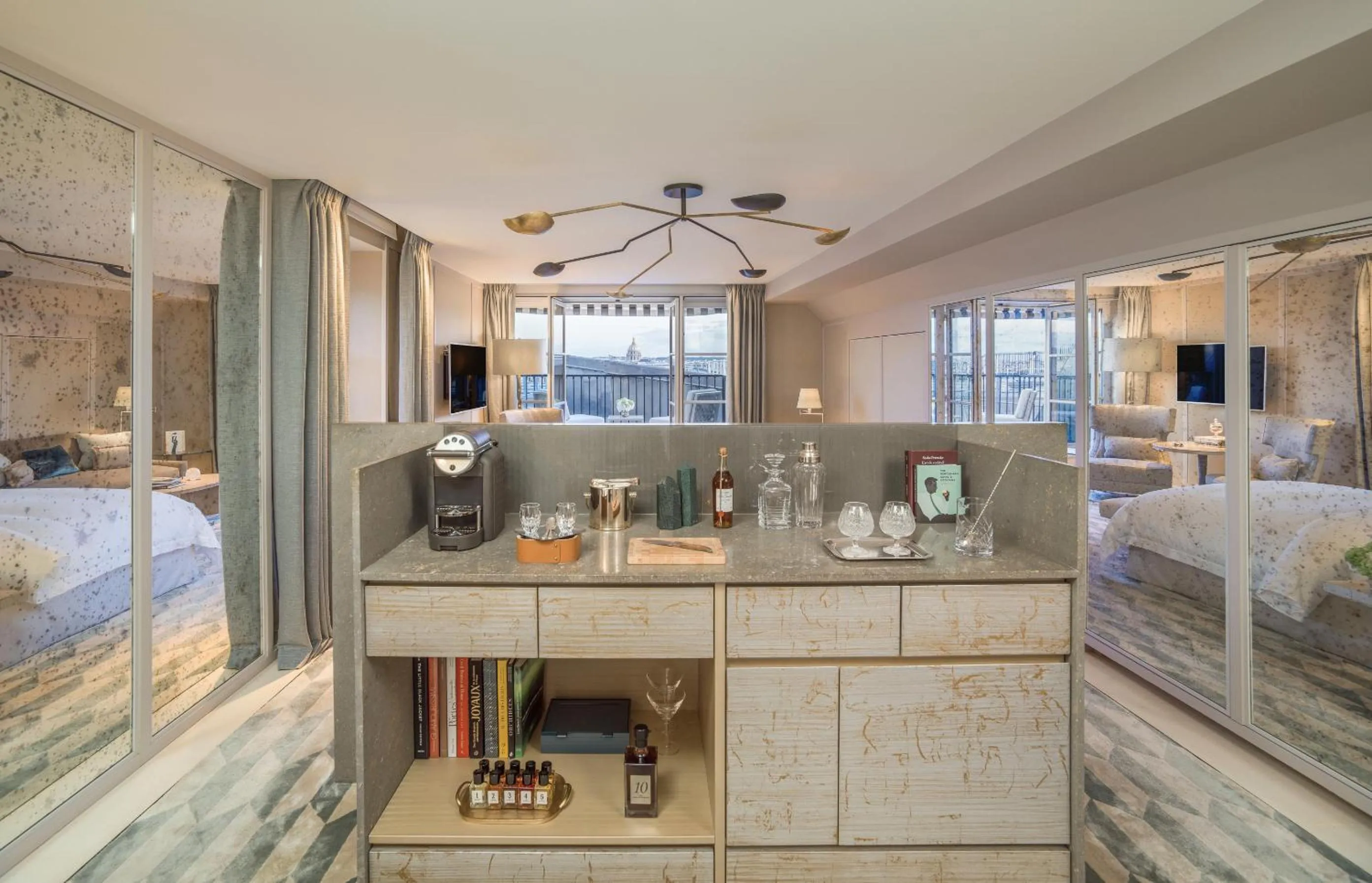 Bathroom, Bed in Hotel de Crillon