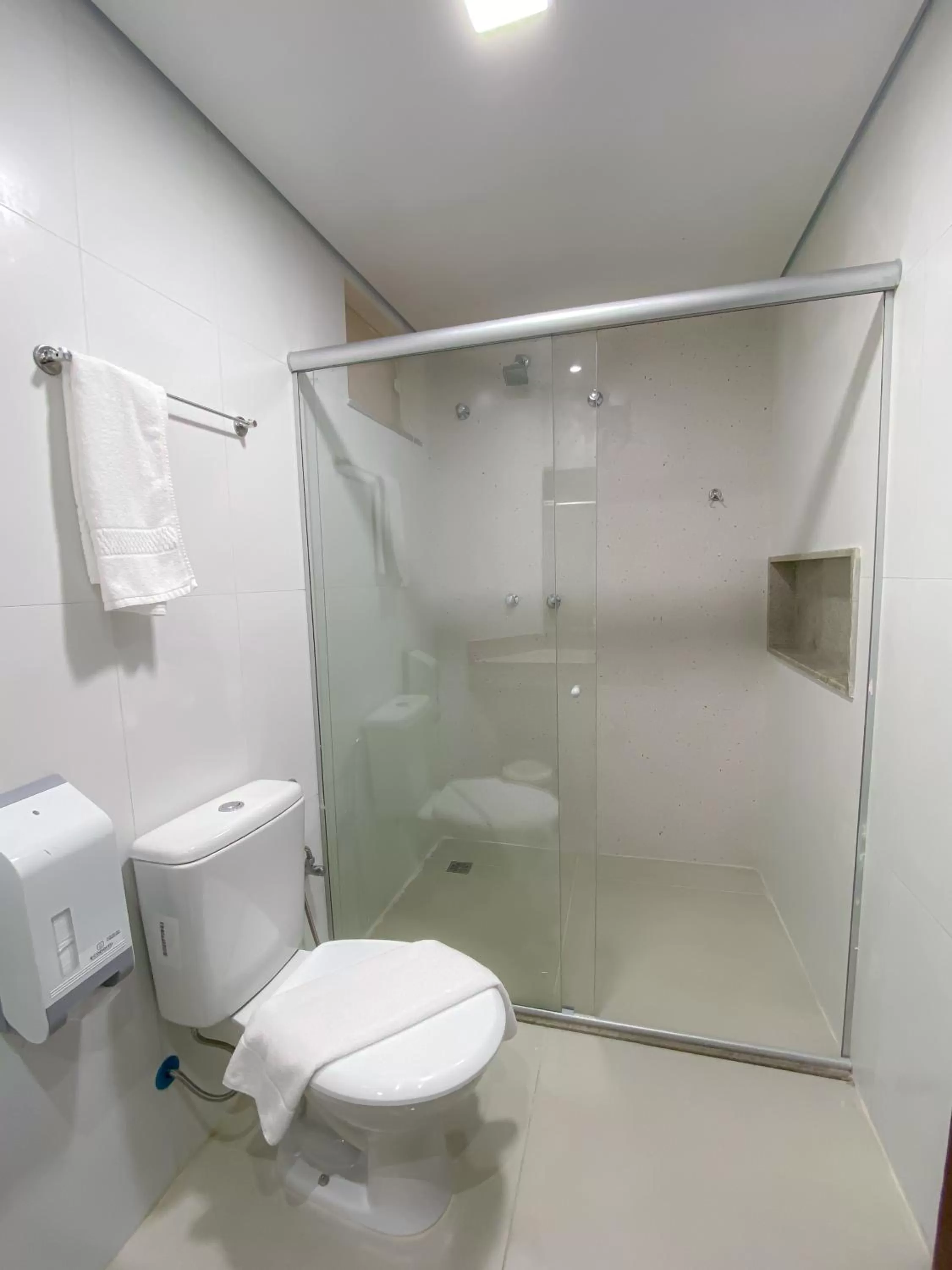 Bathroom in Bosque do Porto Praia Hotel