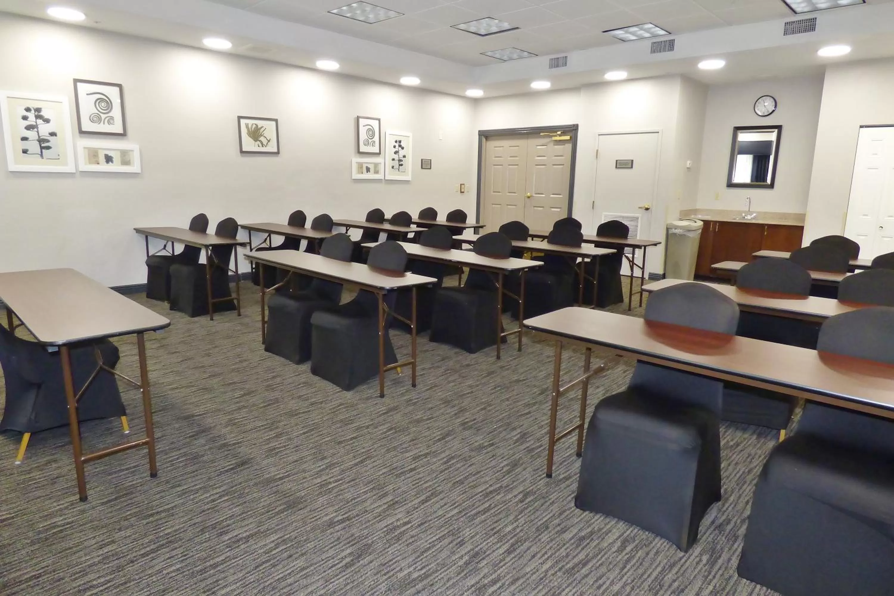 Meeting/conference room in Country Inn & Suites by Radisson, Tampa-Brandon, FL