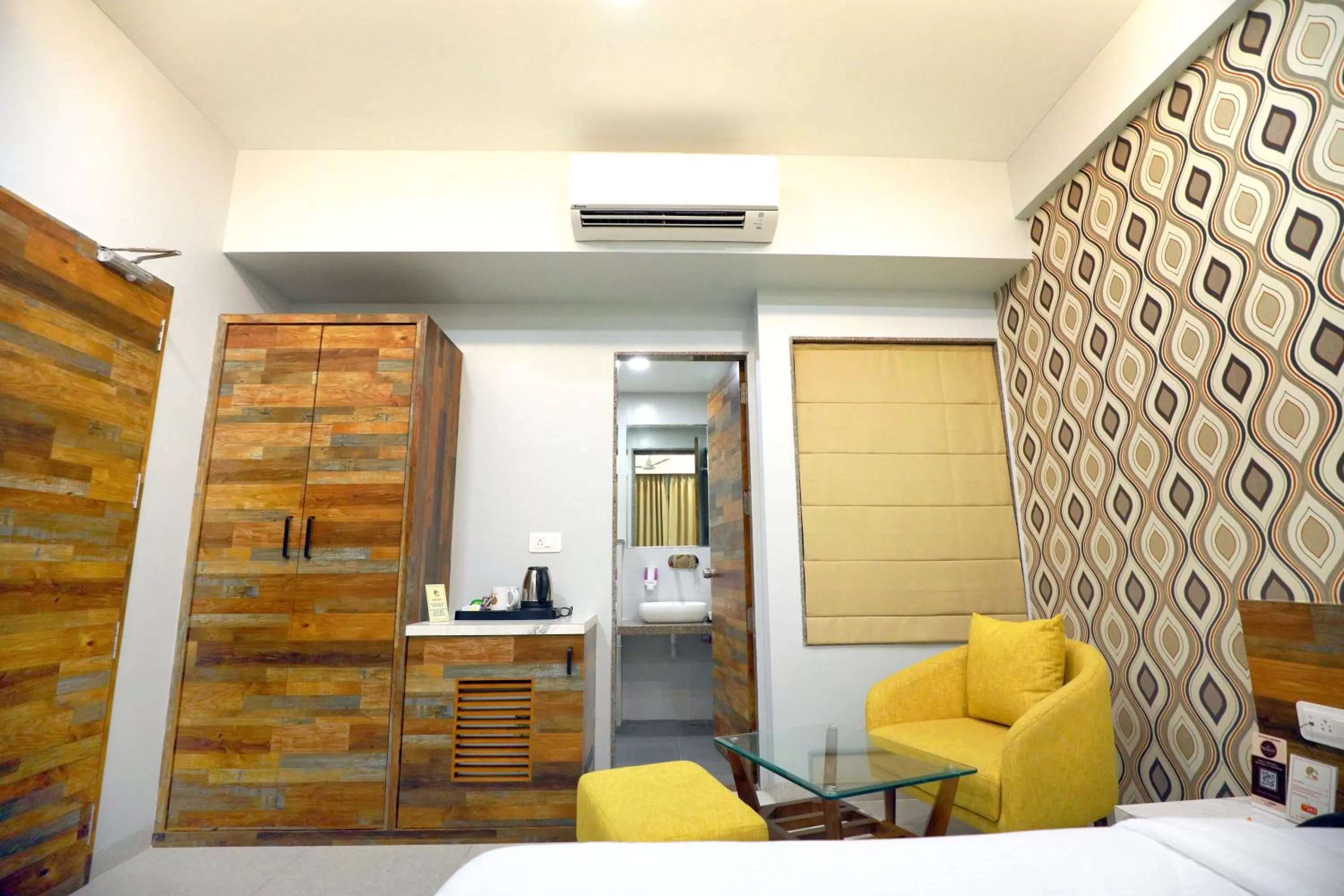 Seating area, Bed in HOTEL THE GRANDLADHUKARA