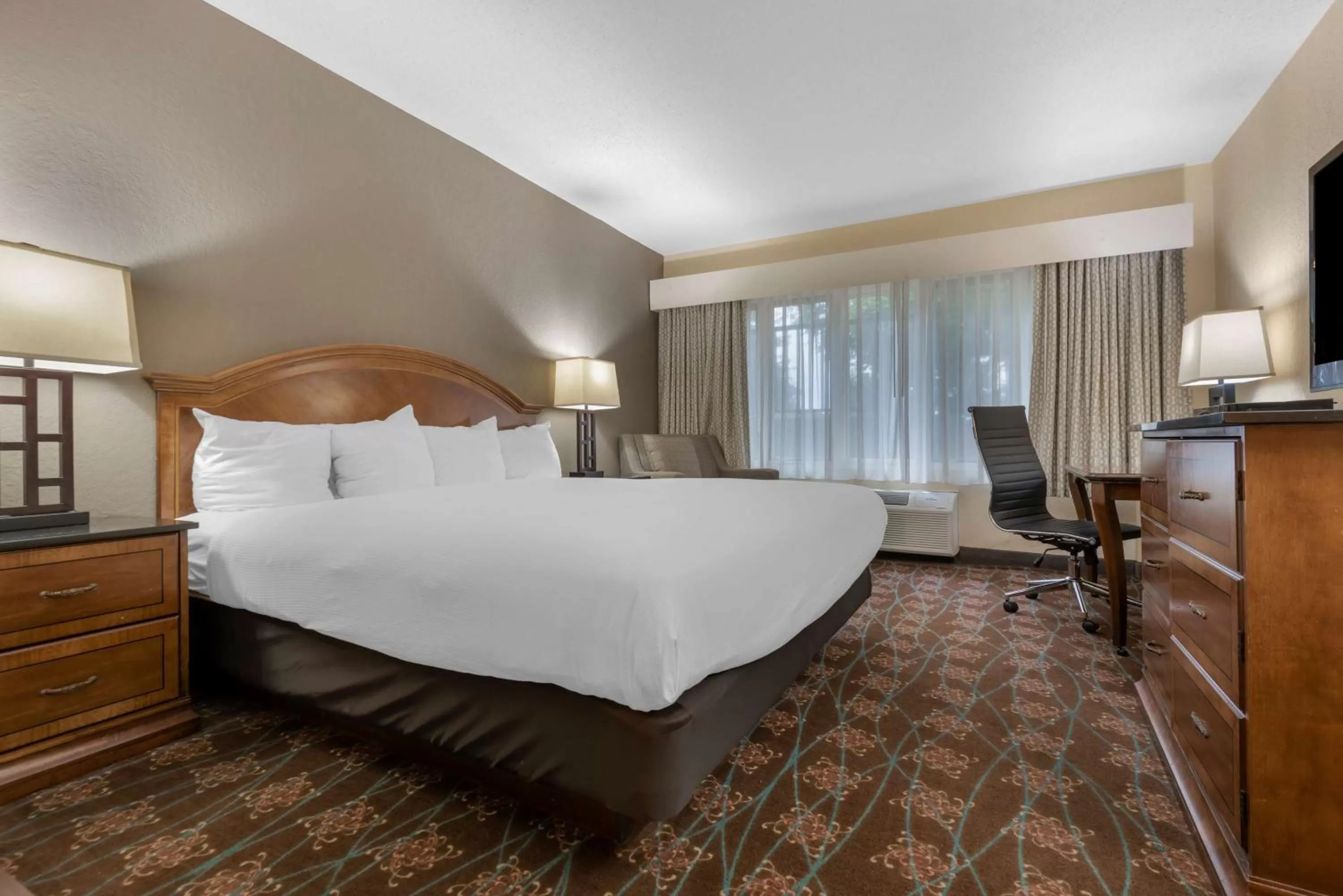 Bedroom, Bed in Best Western University Inn