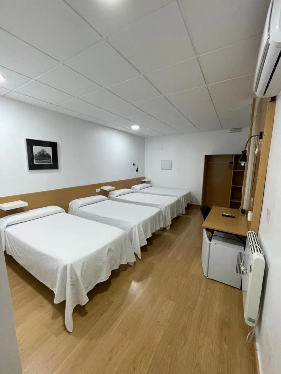 Photo of the whole room, Bed in Condedu