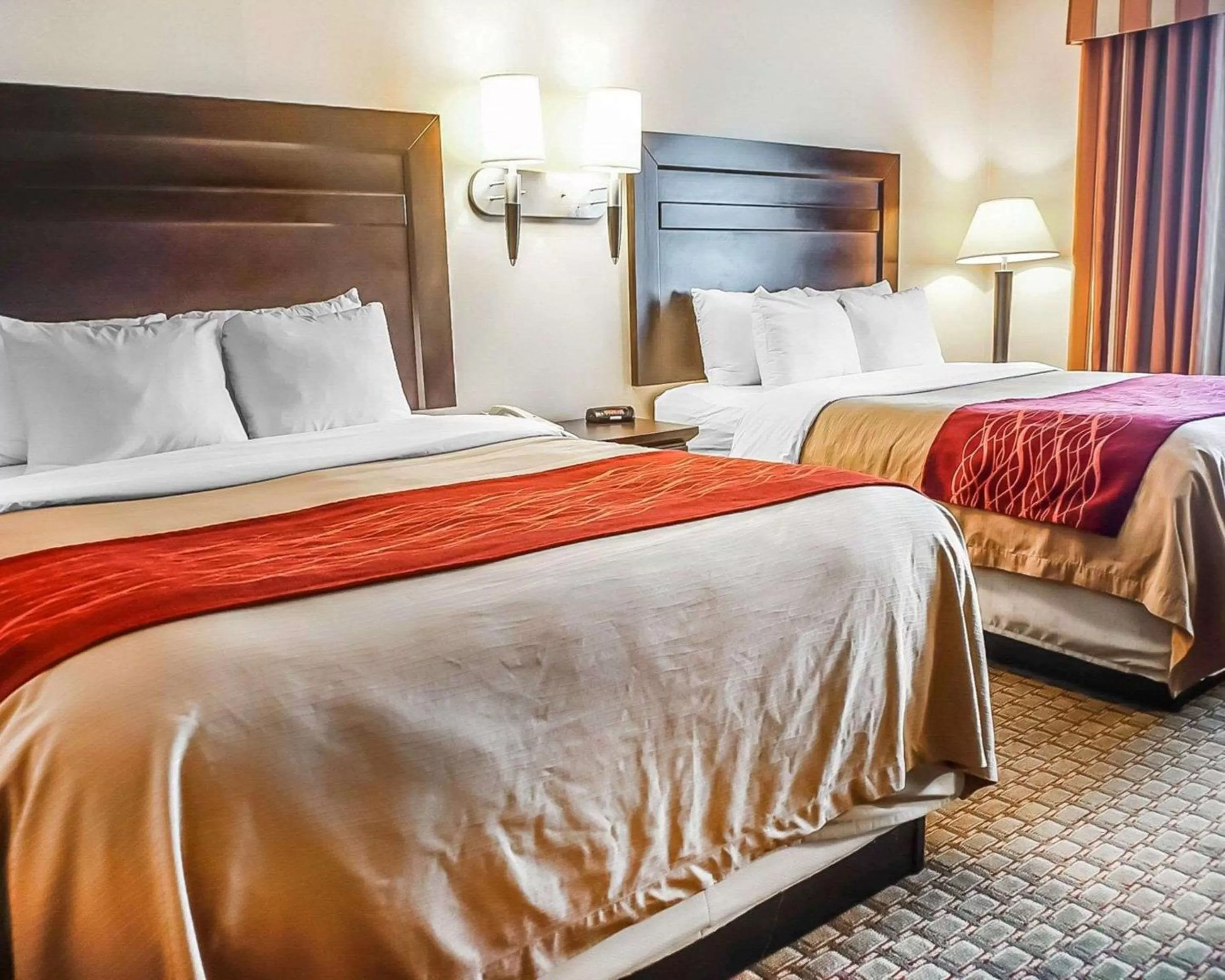 Photo of the whole room, Bed in Quality Inn & Suites Roswell North