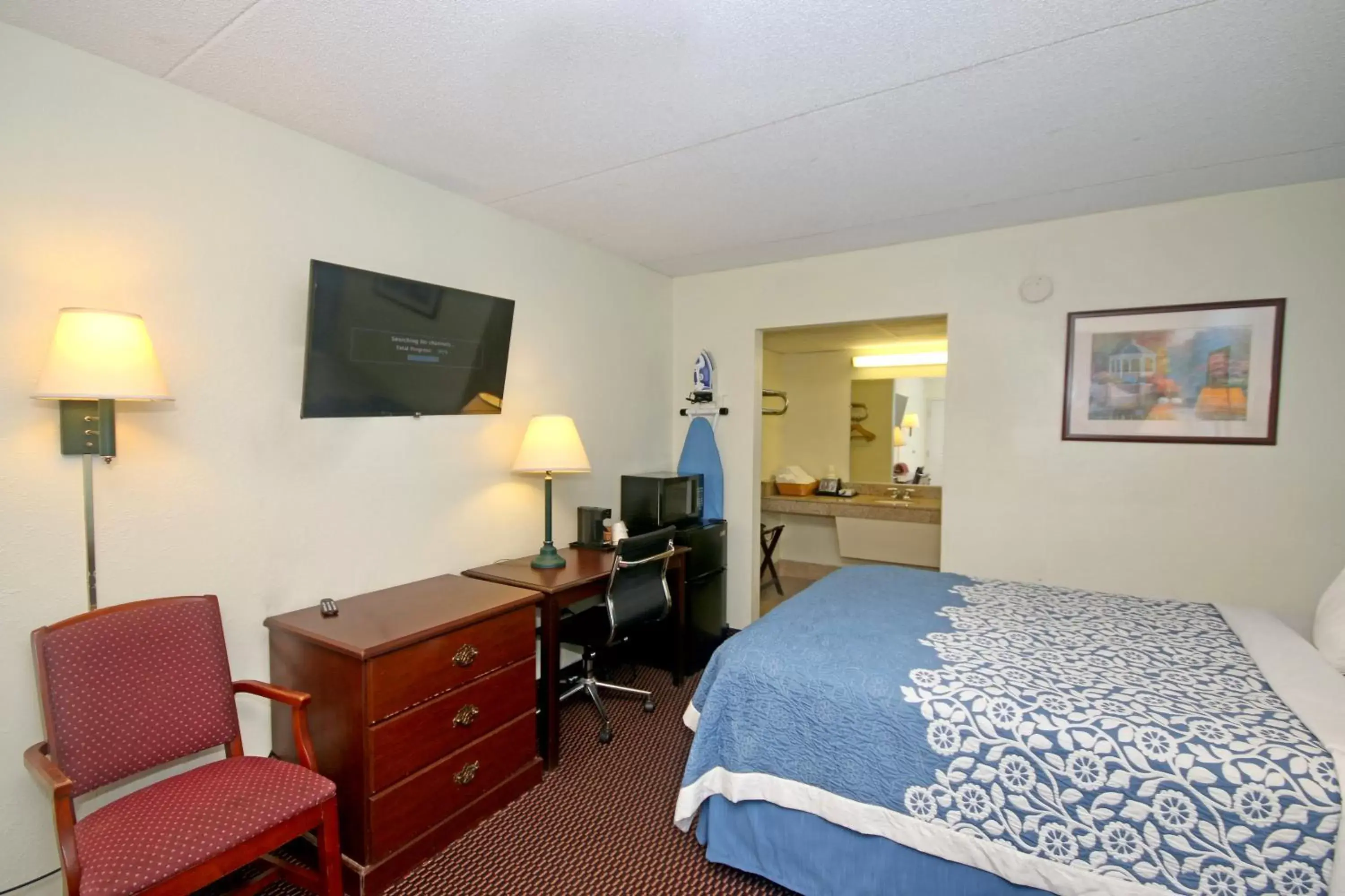 Queen Room - Non-Smoking in Hamilton Inn Jonesville I-77 Queen Room - Non-Smoking in Hamilton Inn Jonesville I-77