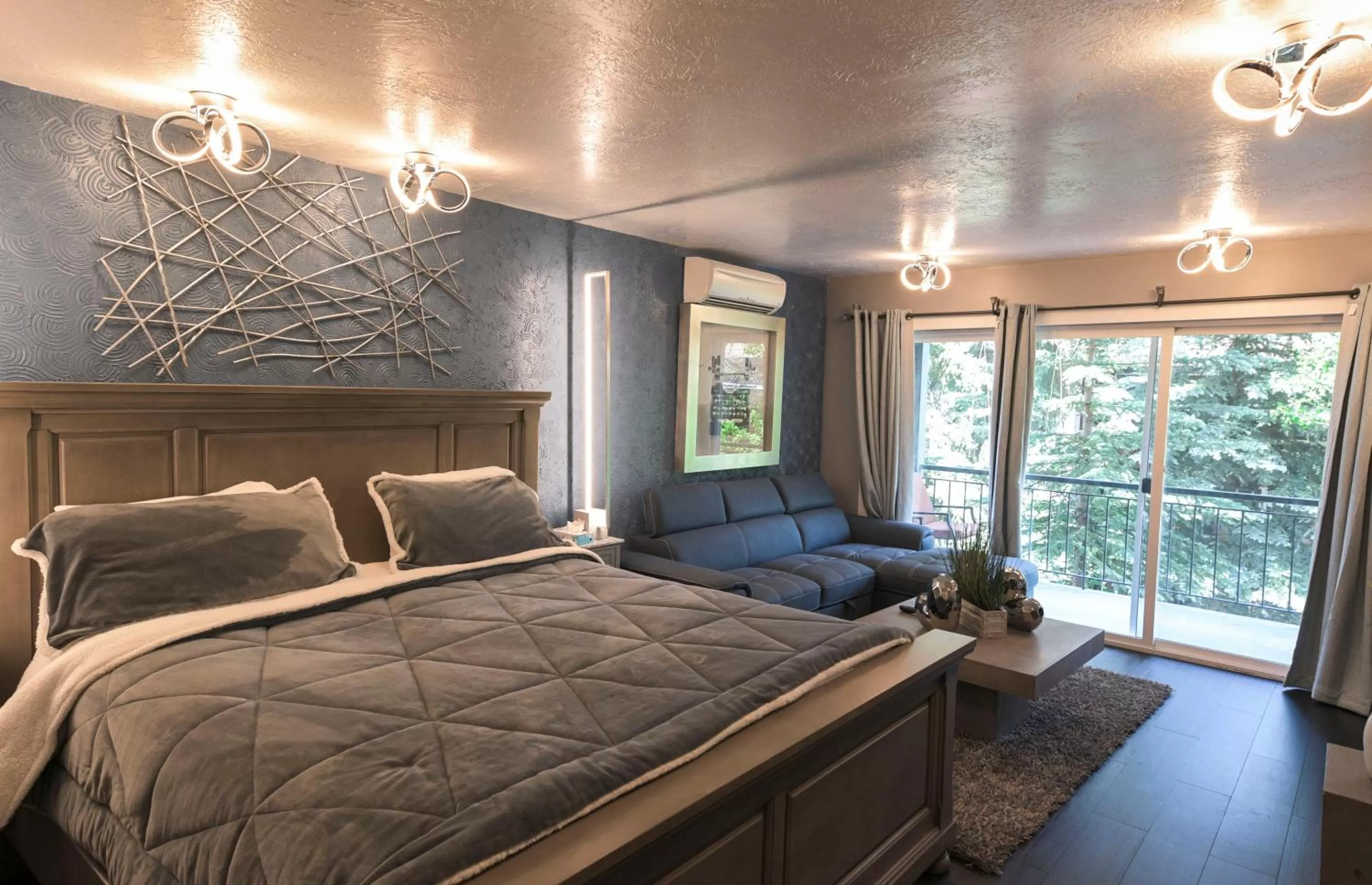 Bed in Treasure Mountain Inn