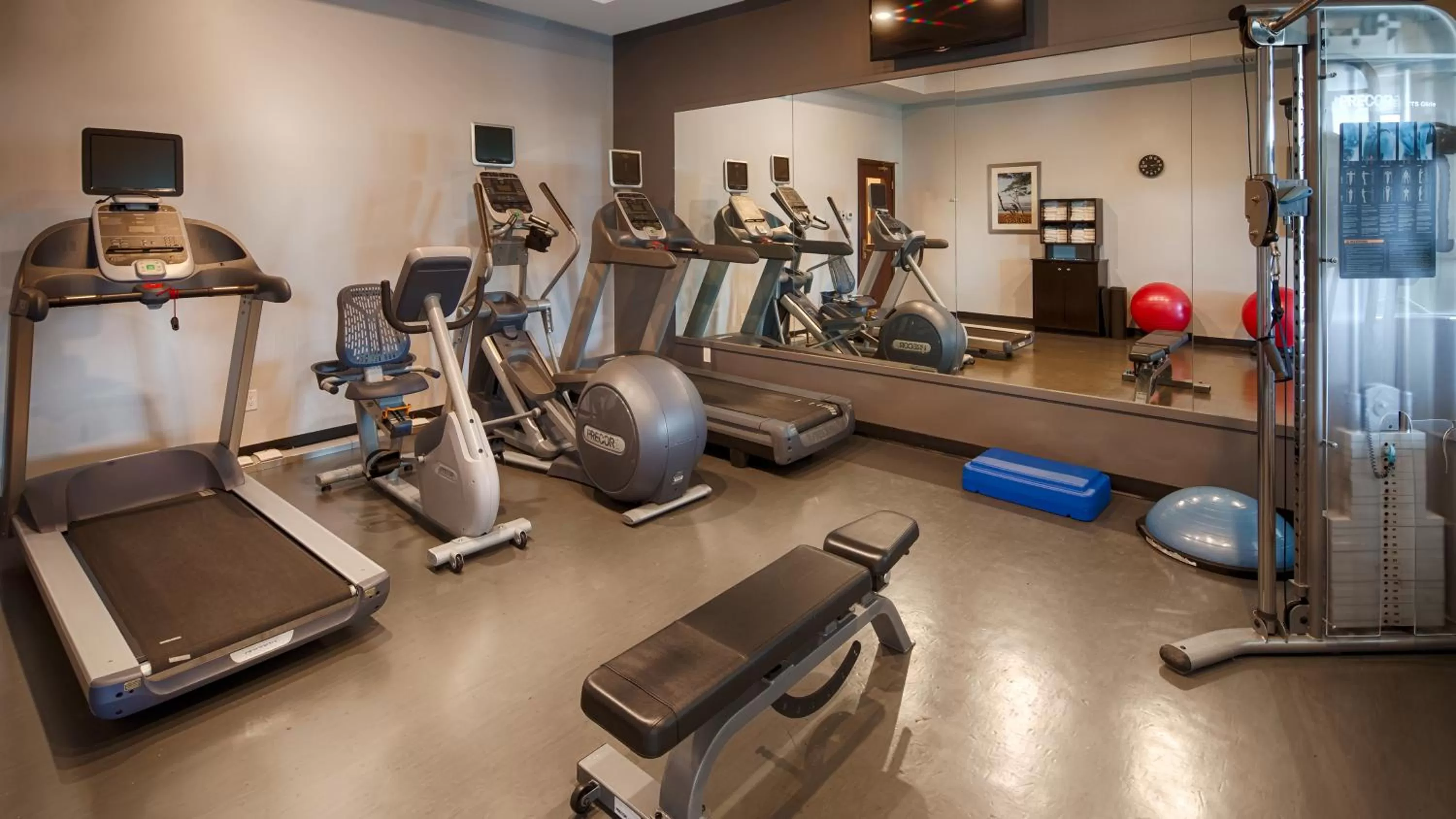 Fitness centre/facilities in Best Western Plus Winnipeg Airport Hotel