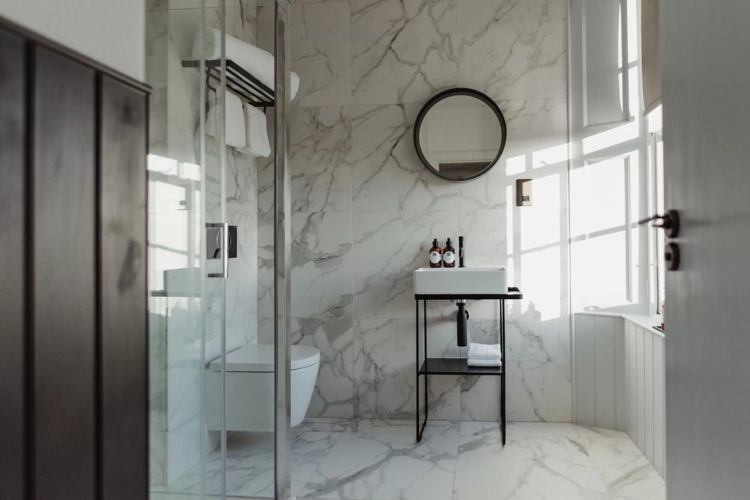 Shower in The Bonnie Badger