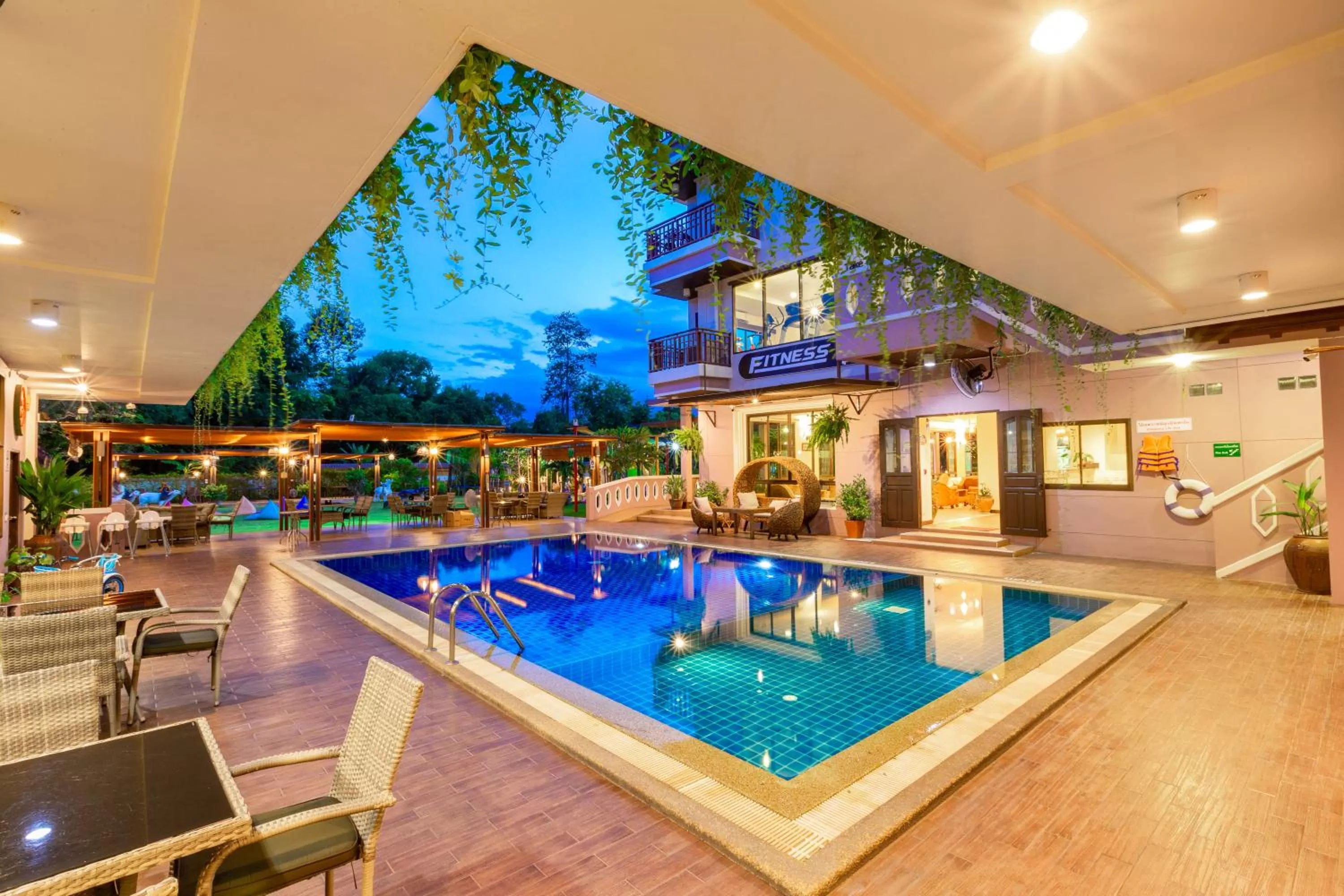 Swimming pool in Phanomrungpuri Hotel Buriram