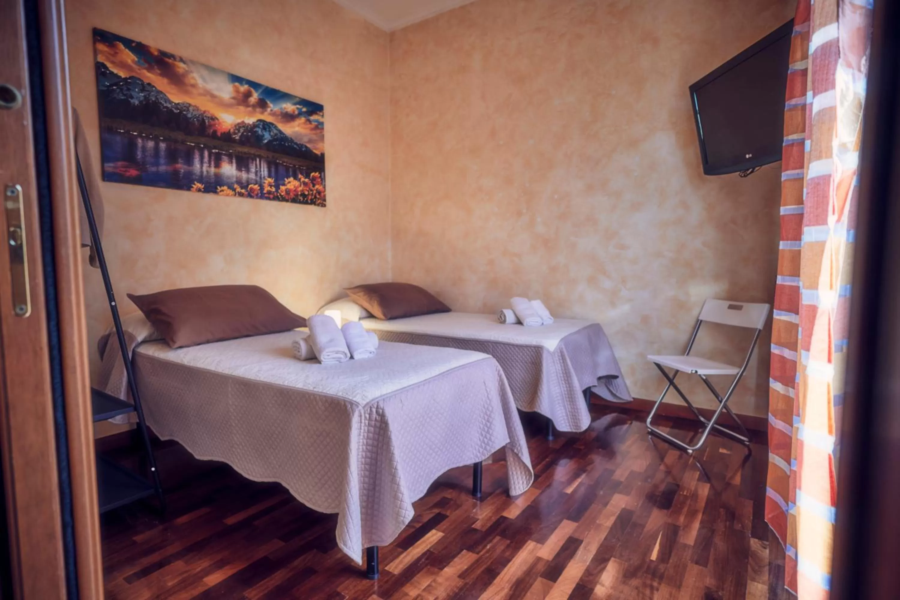 Dining Area in Travelershome 212 Airport