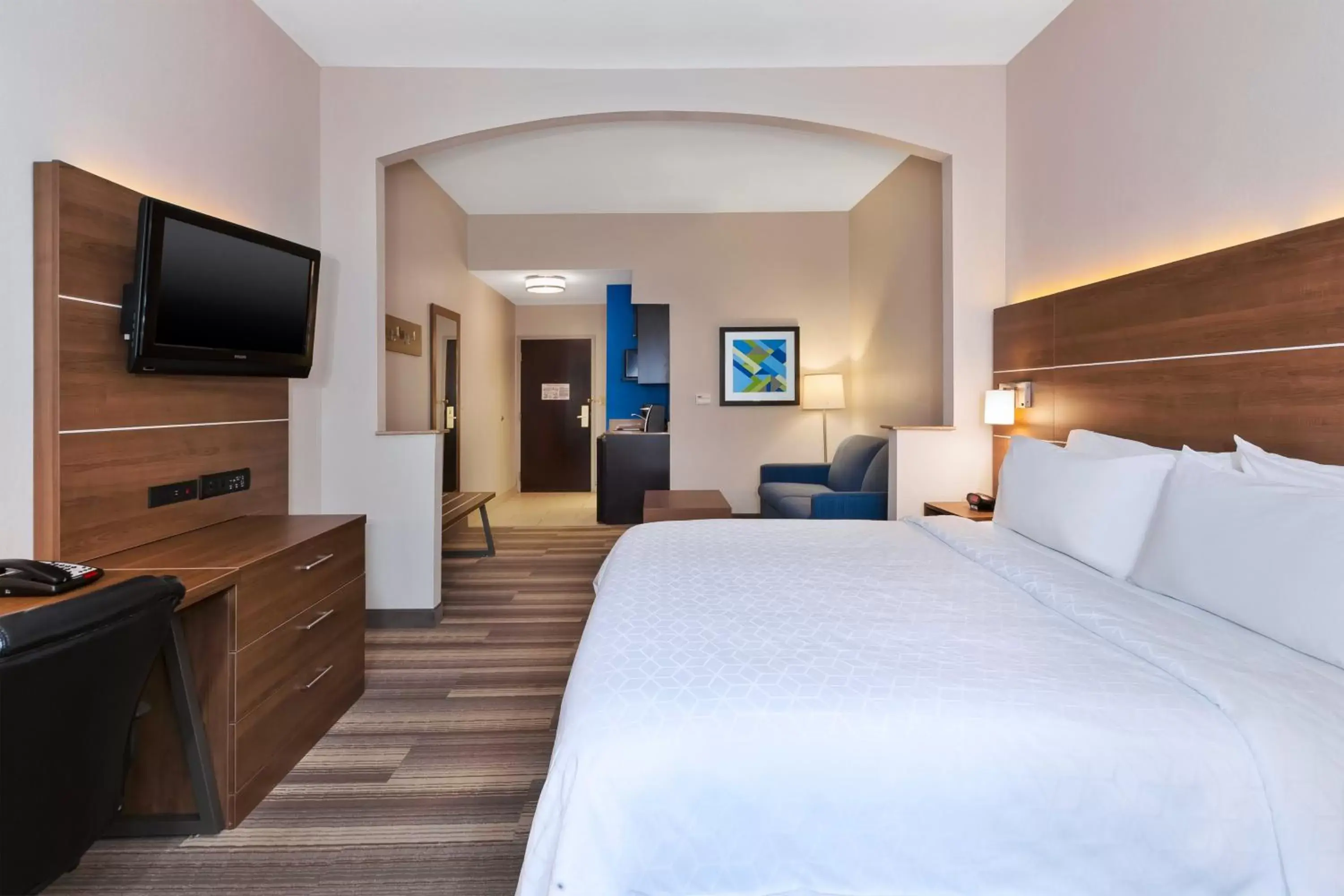 King Suite with Sofa Bed in Holiday Inn Express Hotel & Suites Warminster-Horsham by IHG King Suite with Sofa Bed in Holiday Inn Express Hotel & Suites Warminster-Horsham by IHG