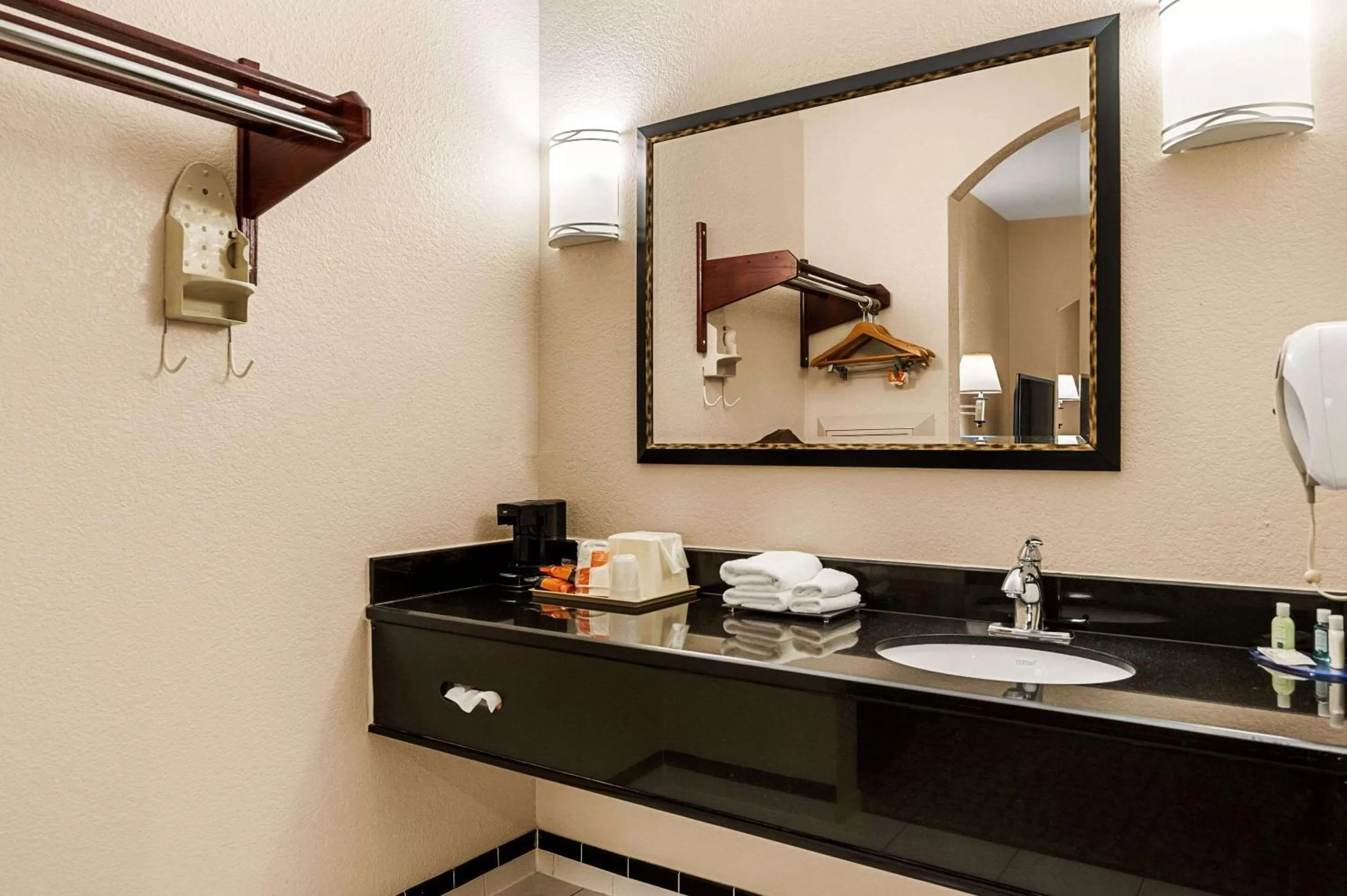 Bedroom in Quality Inn & Suites Houston Northwest - Cypress